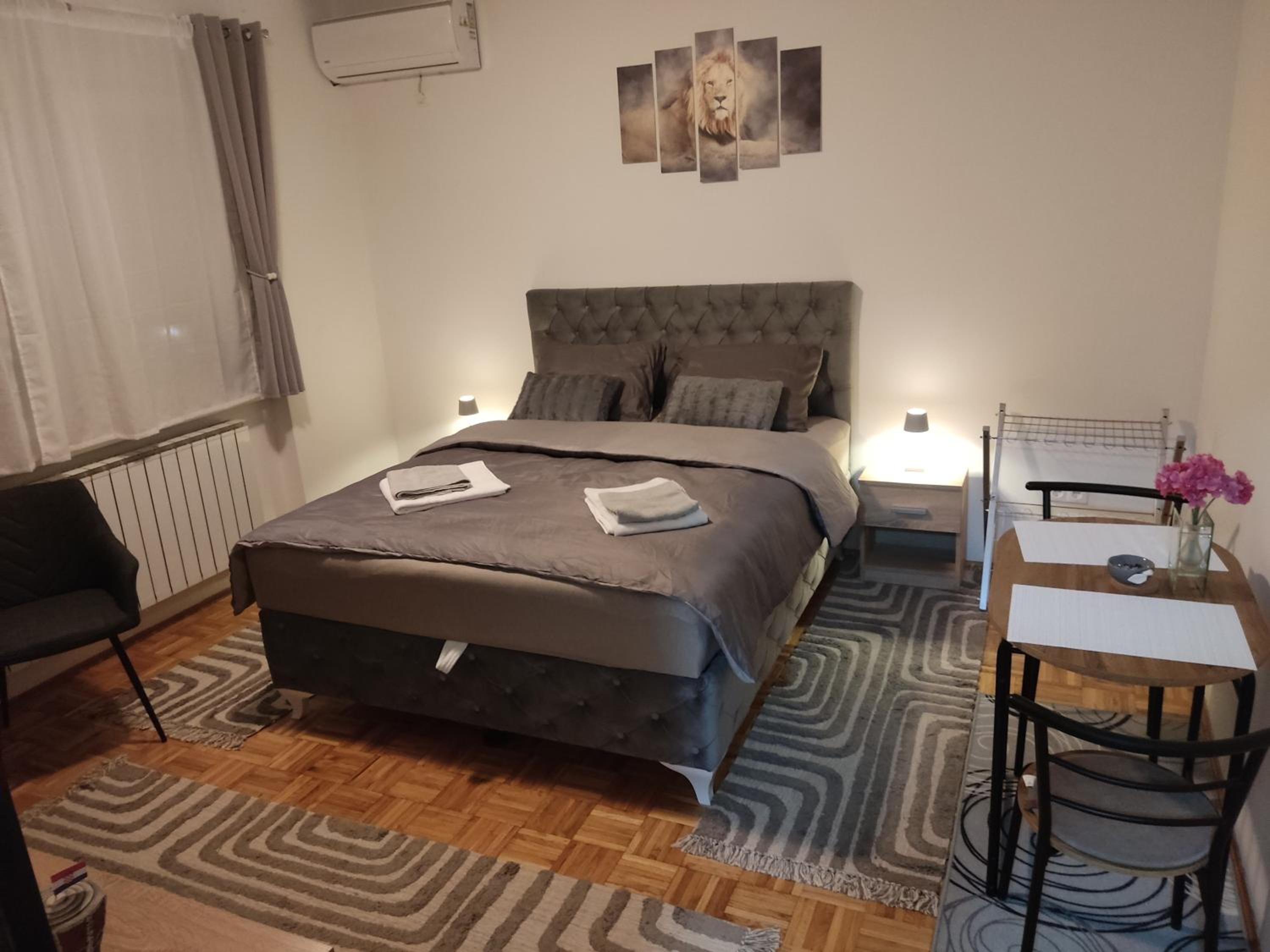 One-Bedroom Apartment photo 3