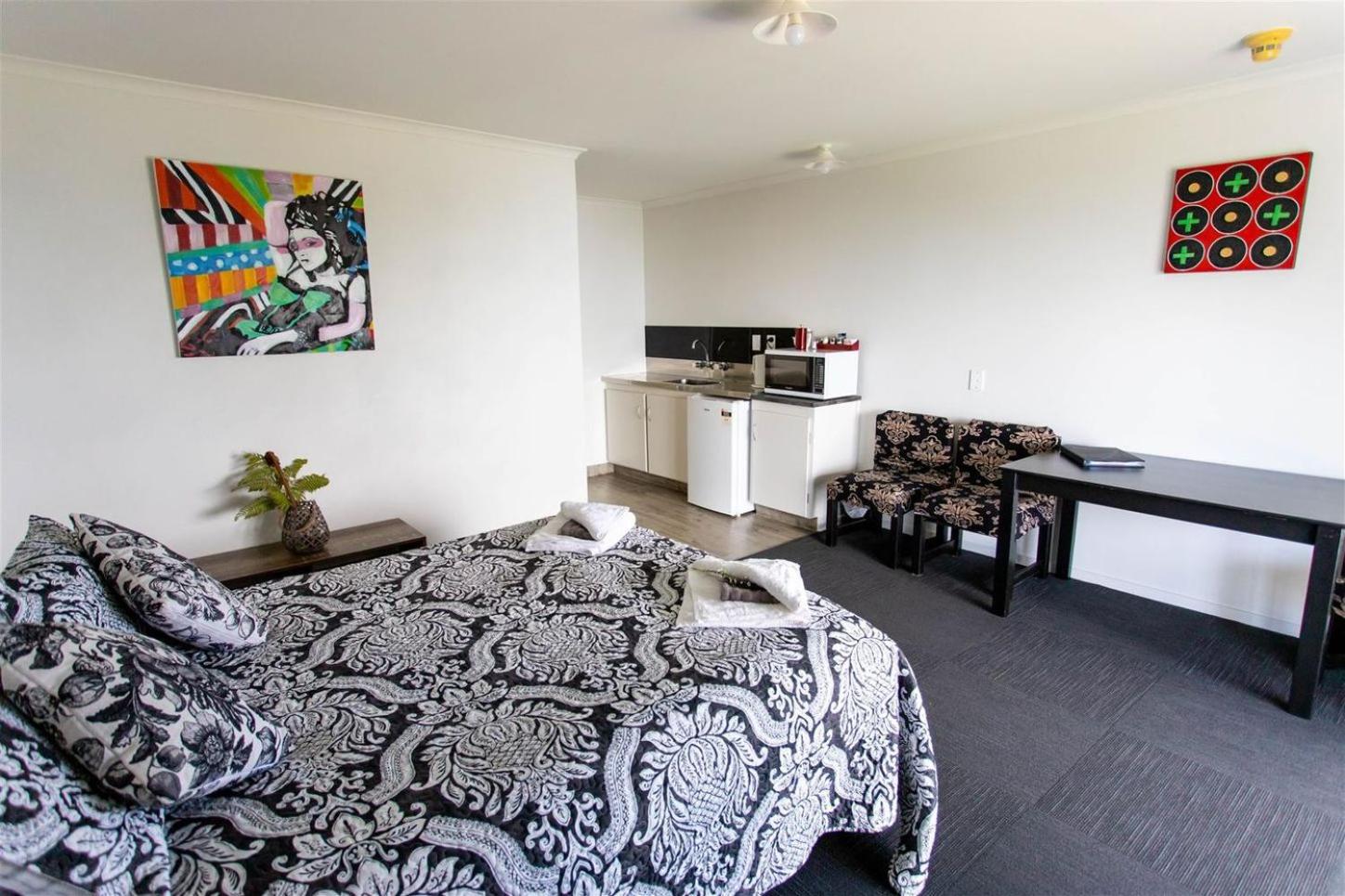 One-Bedroom Suite photo 1