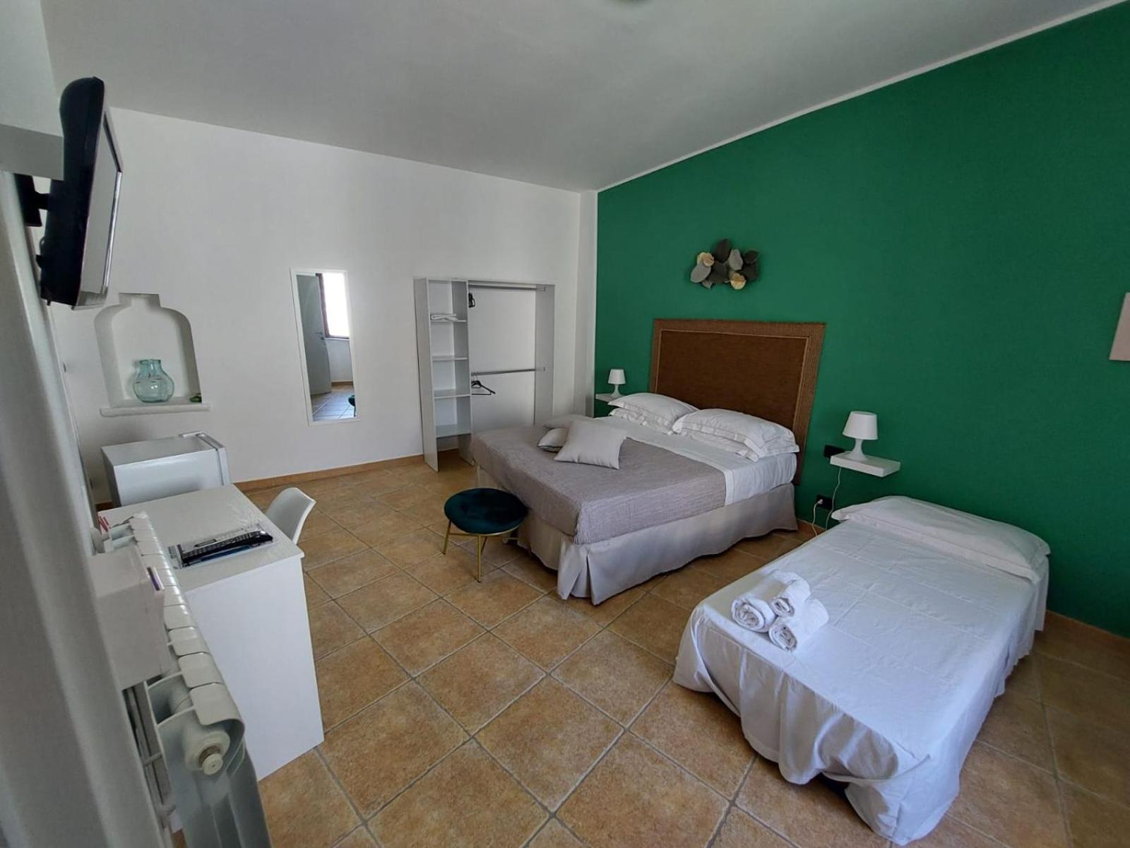 Triple Room with Private Bathroom photo 2
