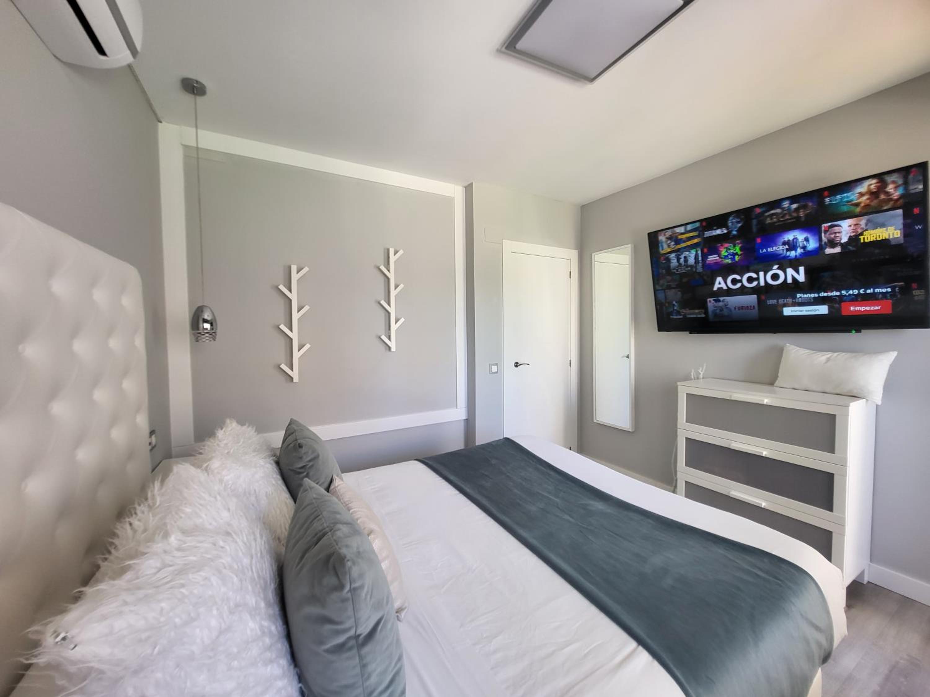 One-Bedroom Apartment - Photo 74