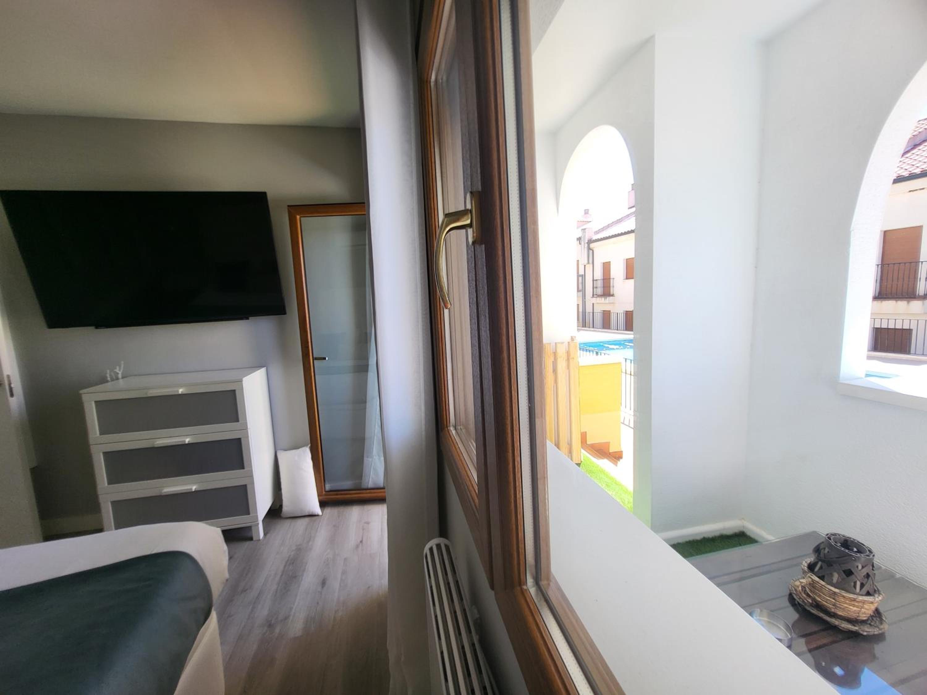 One-Bedroom Apartment - Photo 37
