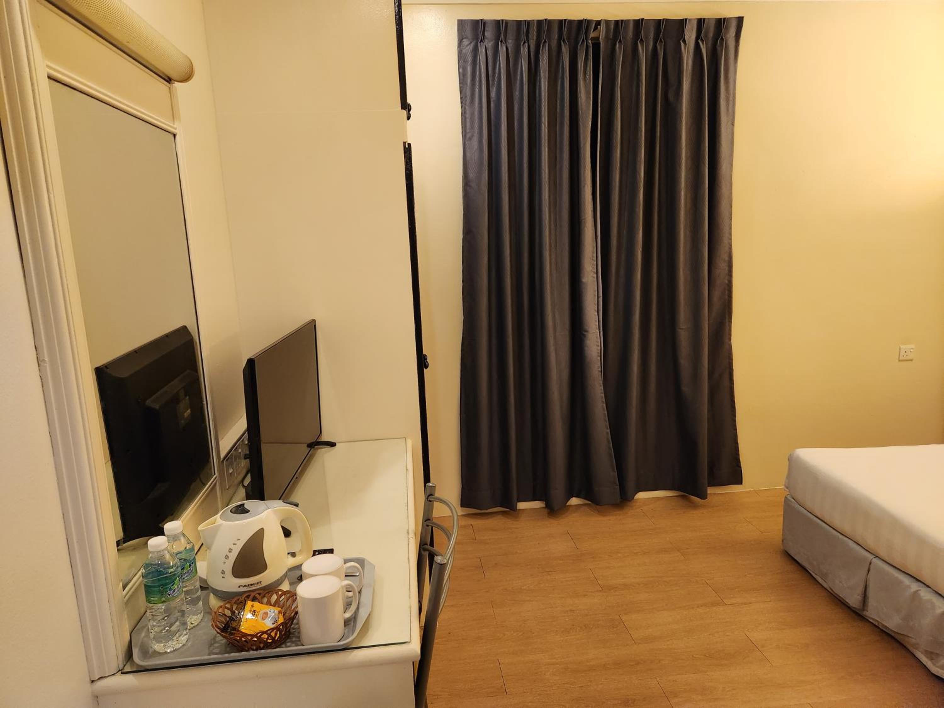 Standard Queen Room photo 2