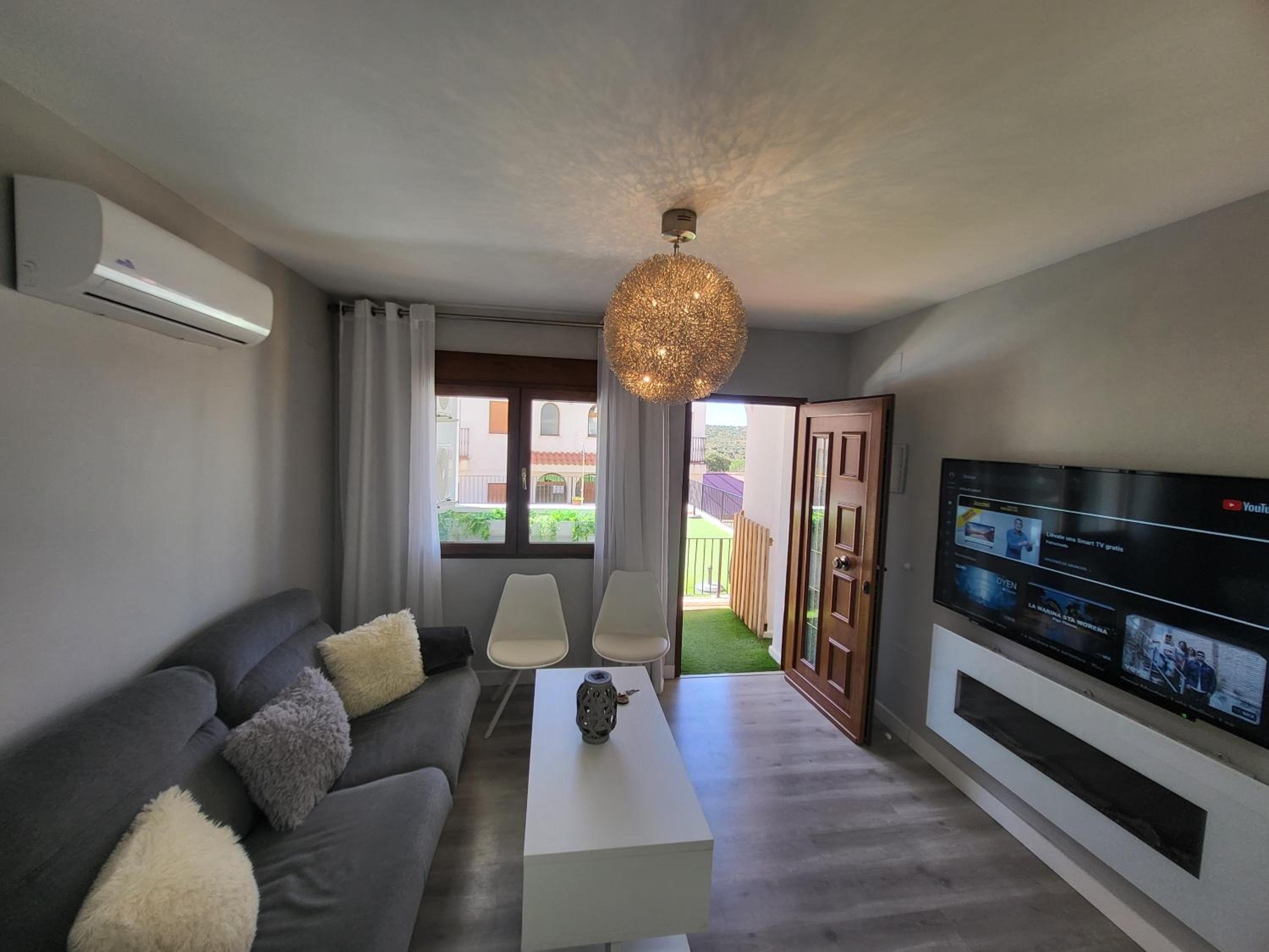 One-Bedroom Apartment - Photo 4