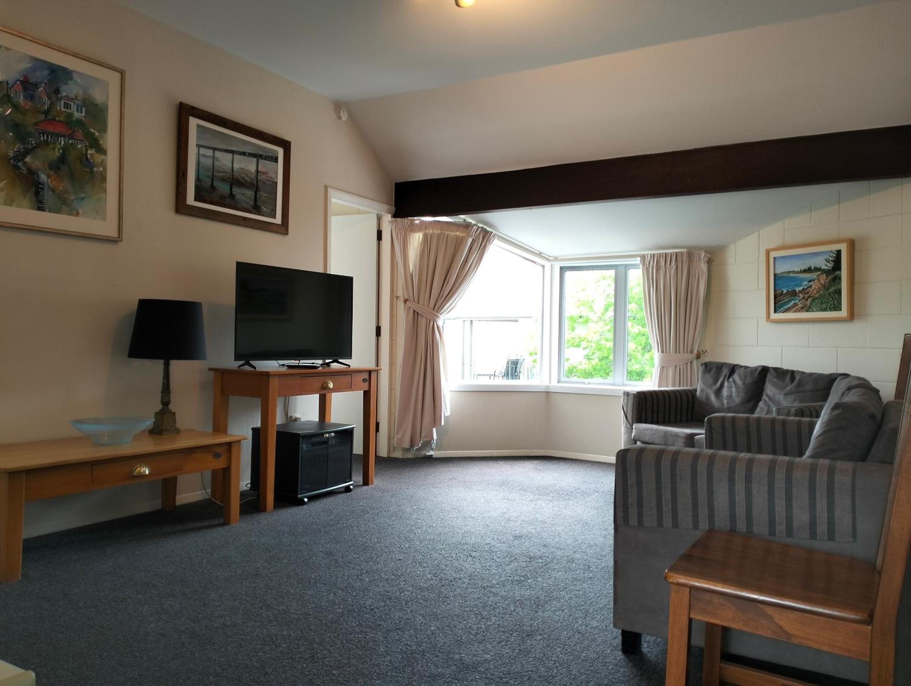 Two-Bedroom Apartment With Harbour View photo 2