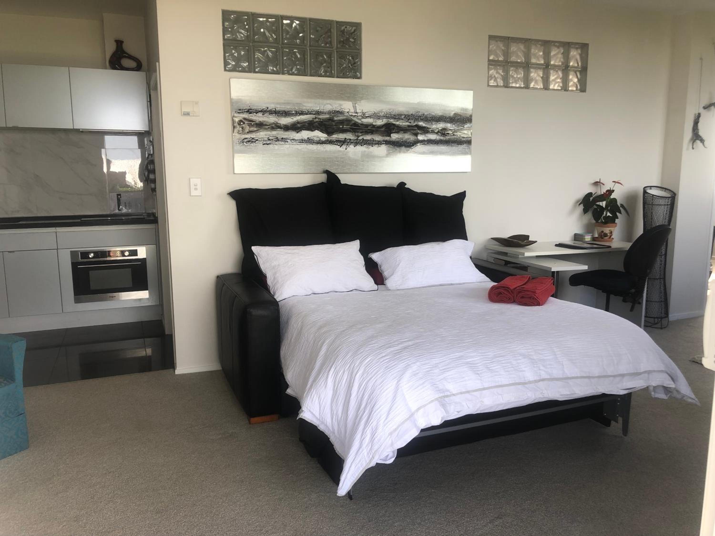 One-Bedroom Apartment photo 2