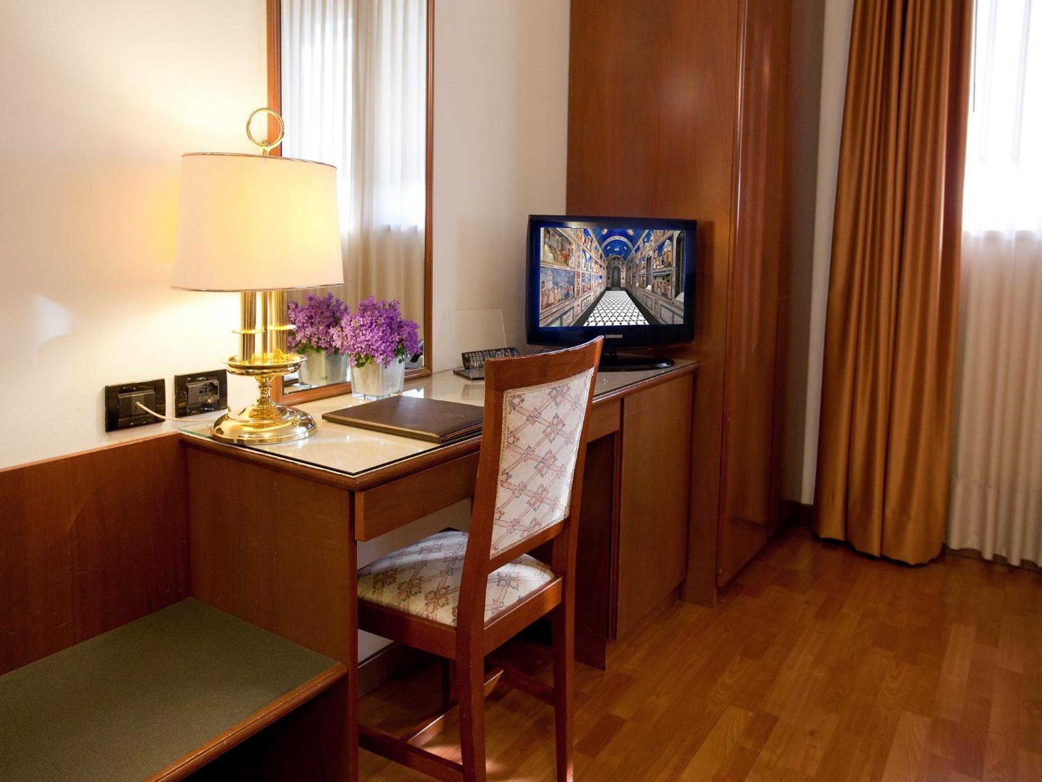 Double or Twin Room - Photo 8