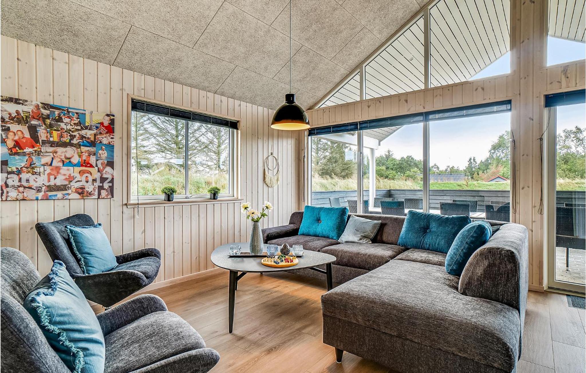 Eight-Bedroom Holiday Home photo 1