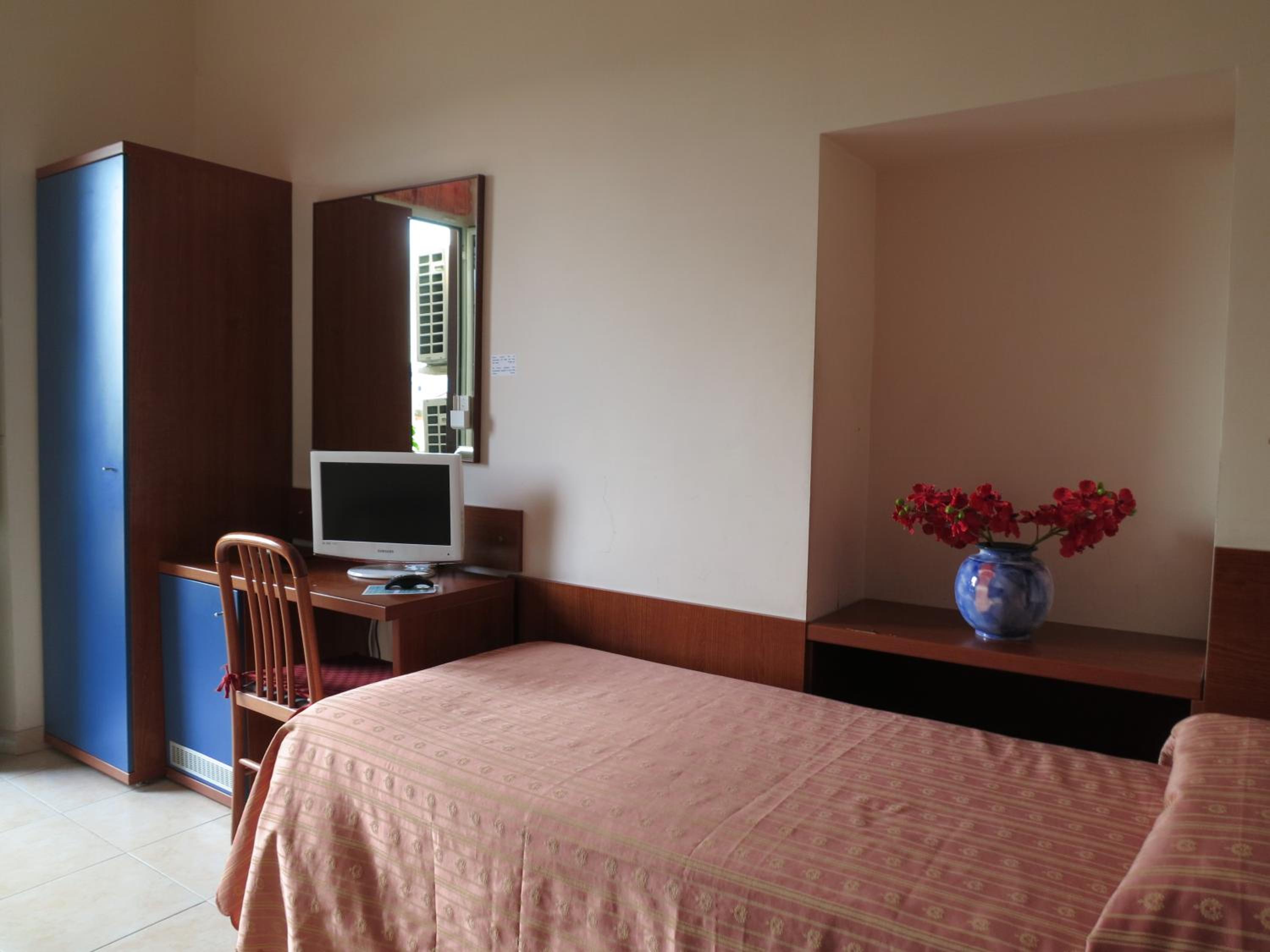 Single Room photo 2