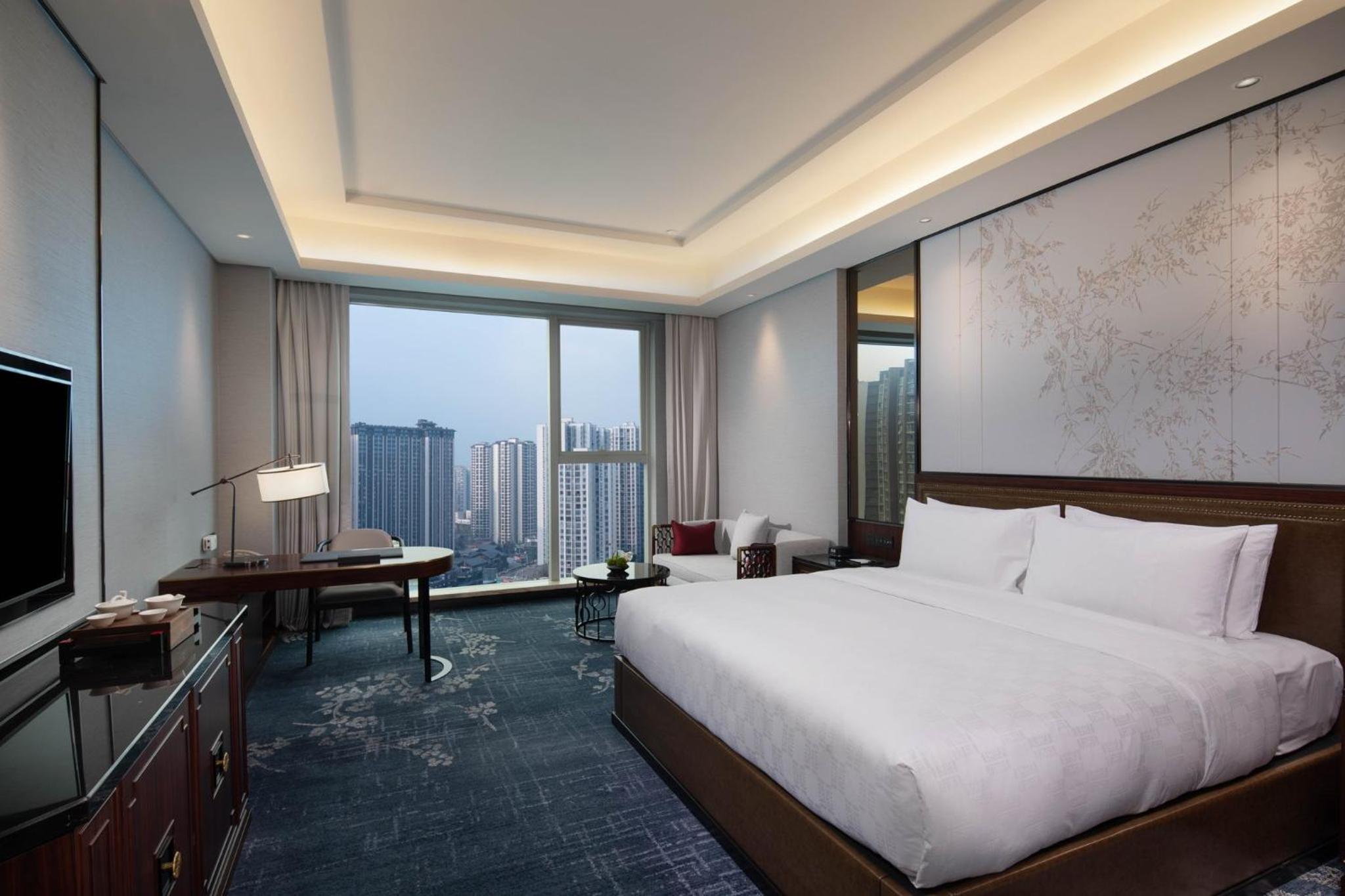 Standard King Room with Lounge Access photo 2