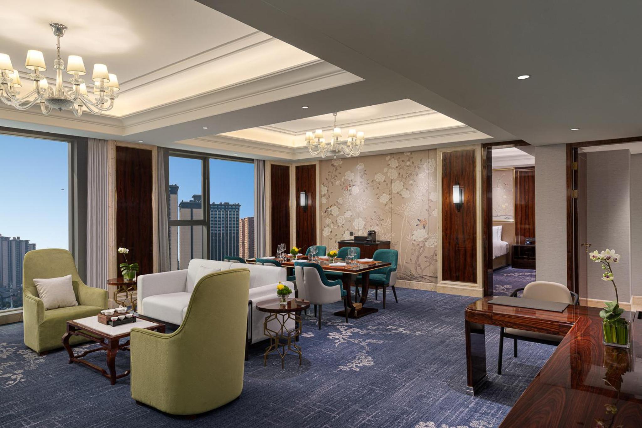 One-Bedroom King Suite photo 2