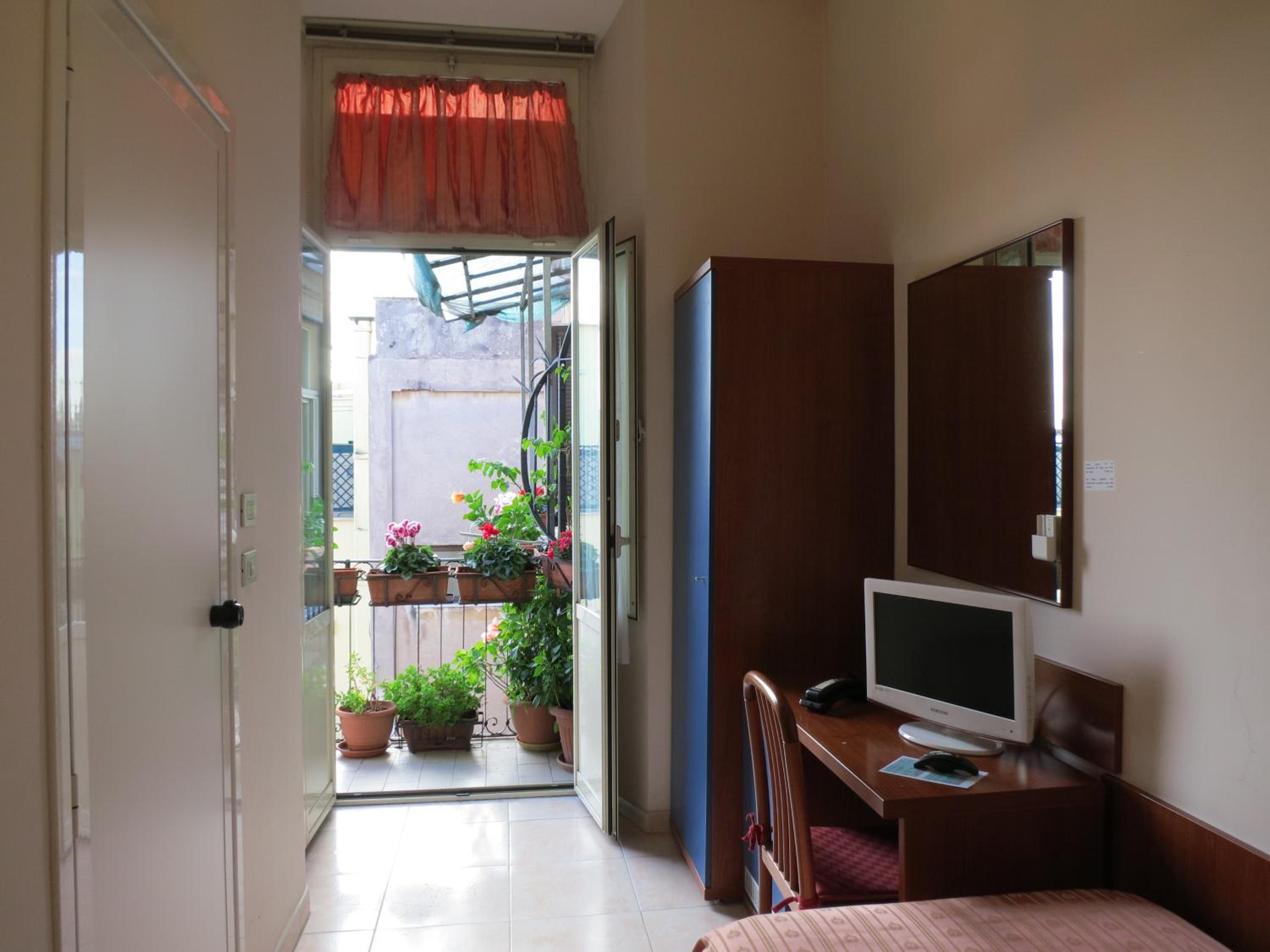 Single Room photo 3