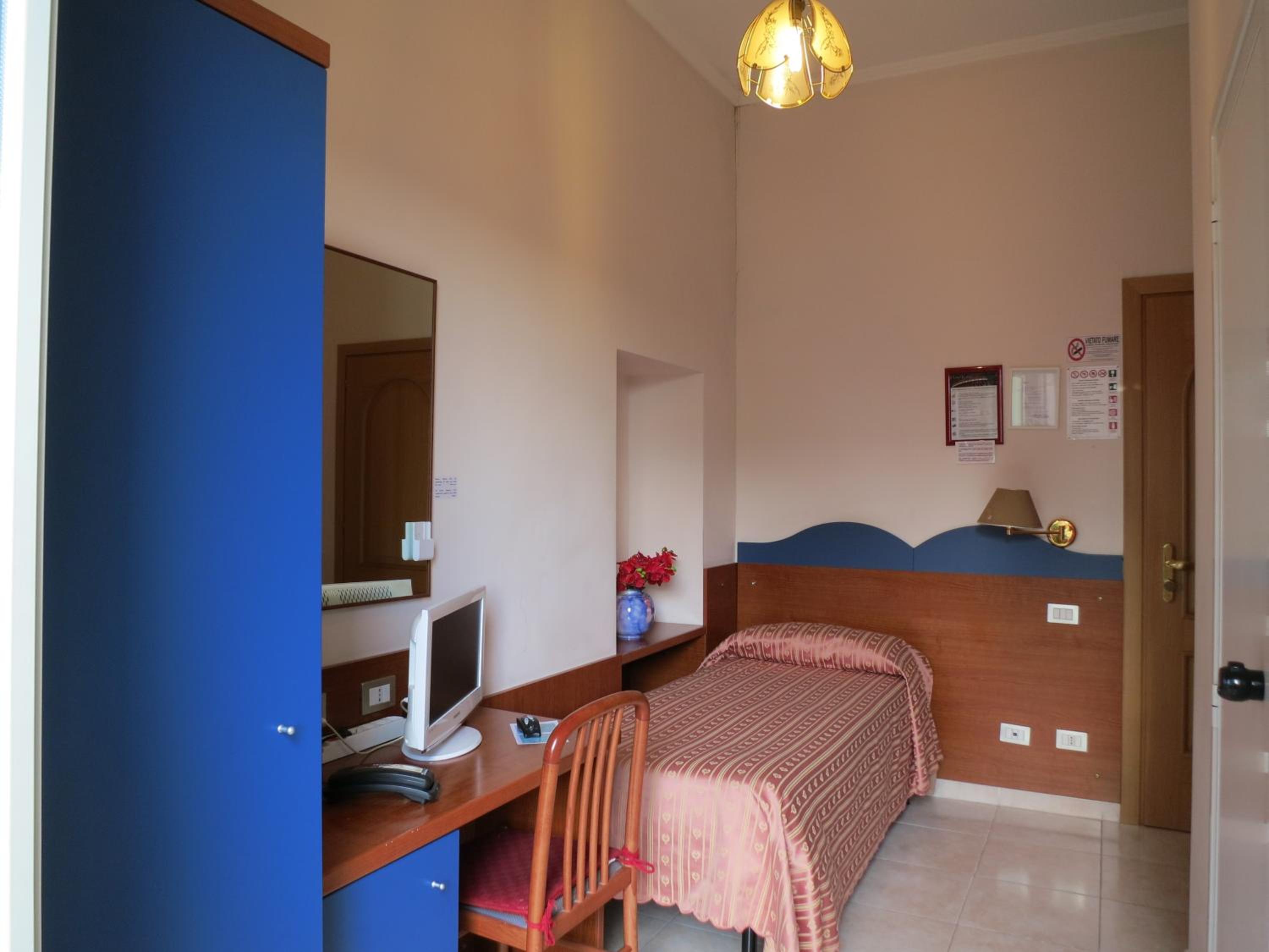 Single Room photo 1