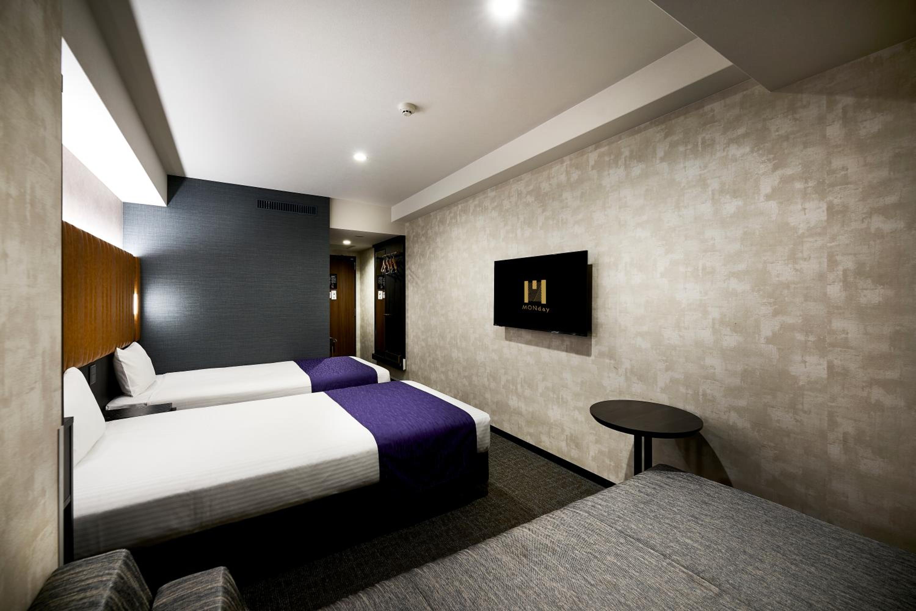 Standard Twin Room with Sofa Bed - Photo 8
