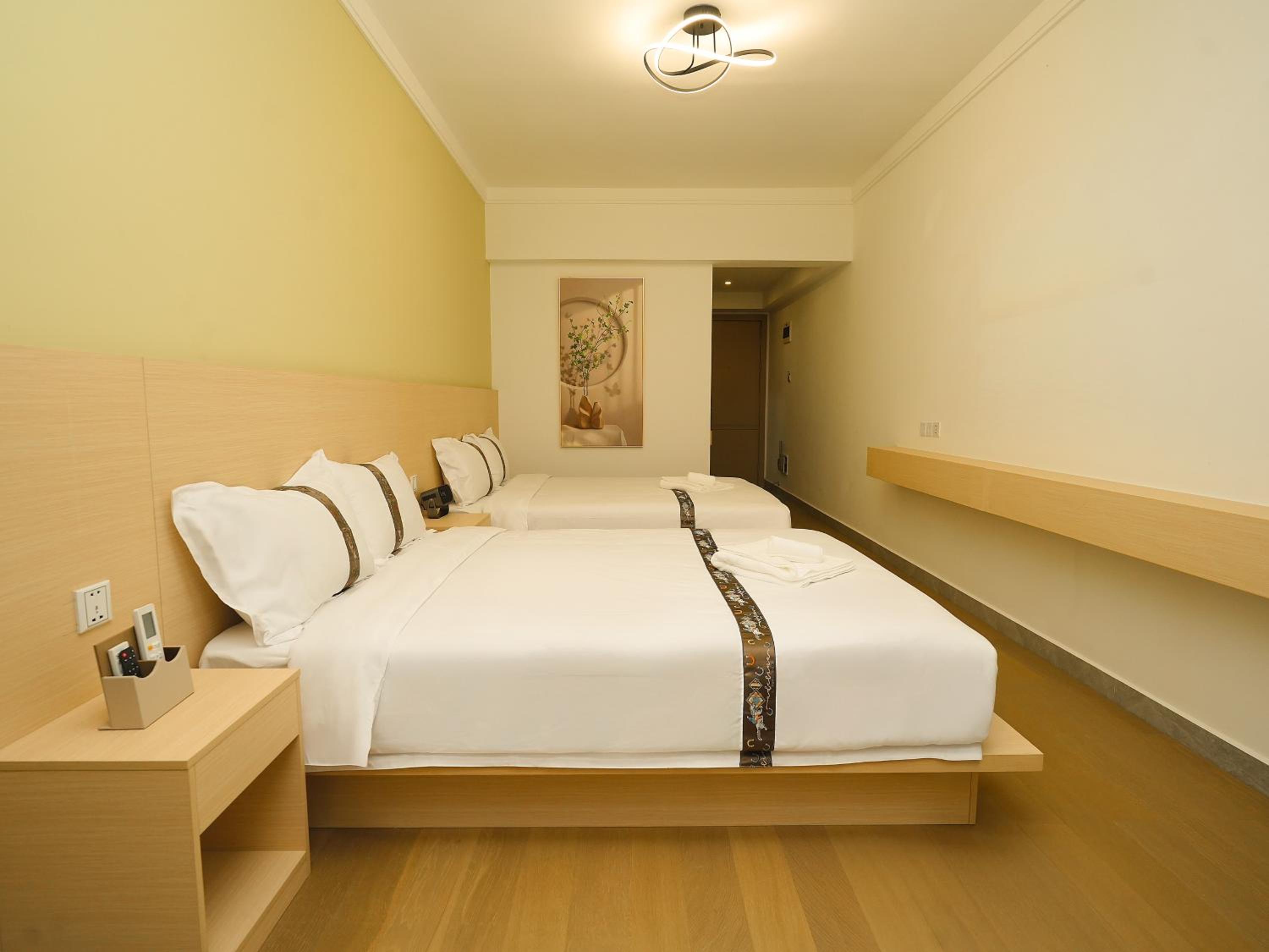 Superior Two Queen Bed with Balcony and City View photo 1