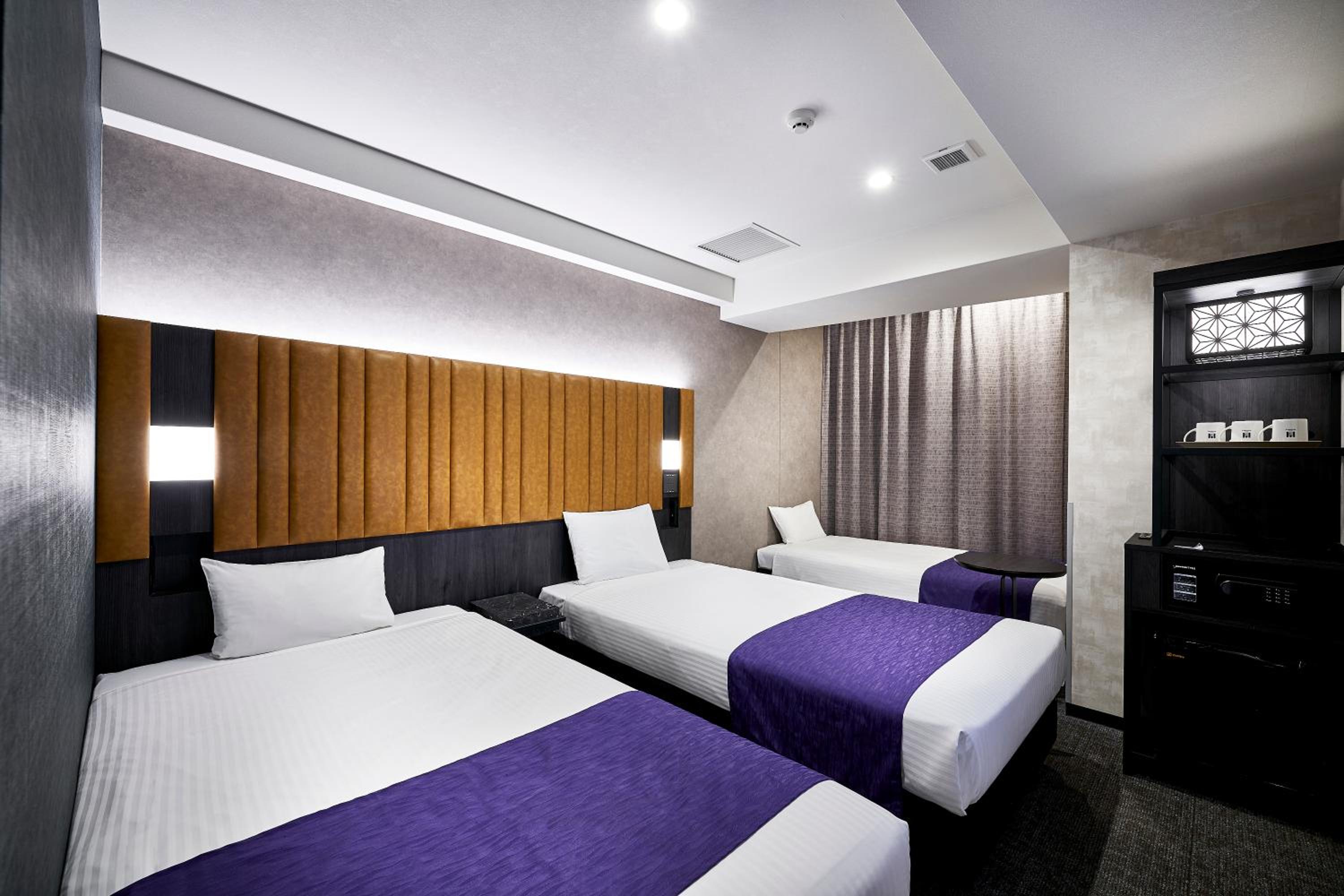 Standard Twin Room with Sofa Bed - Photo 6