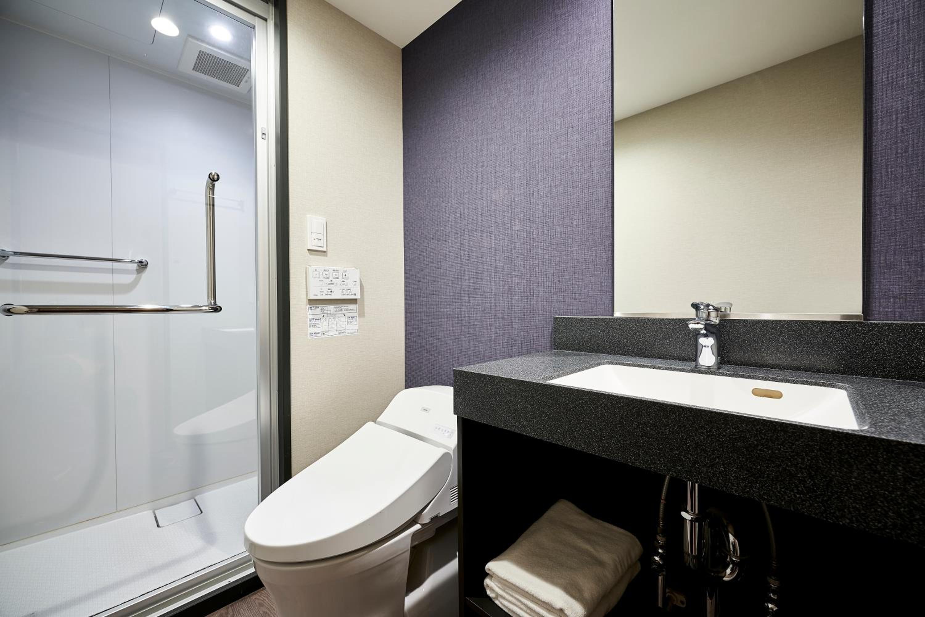 Standard Twin Room with Sofa Bed - Photo 8