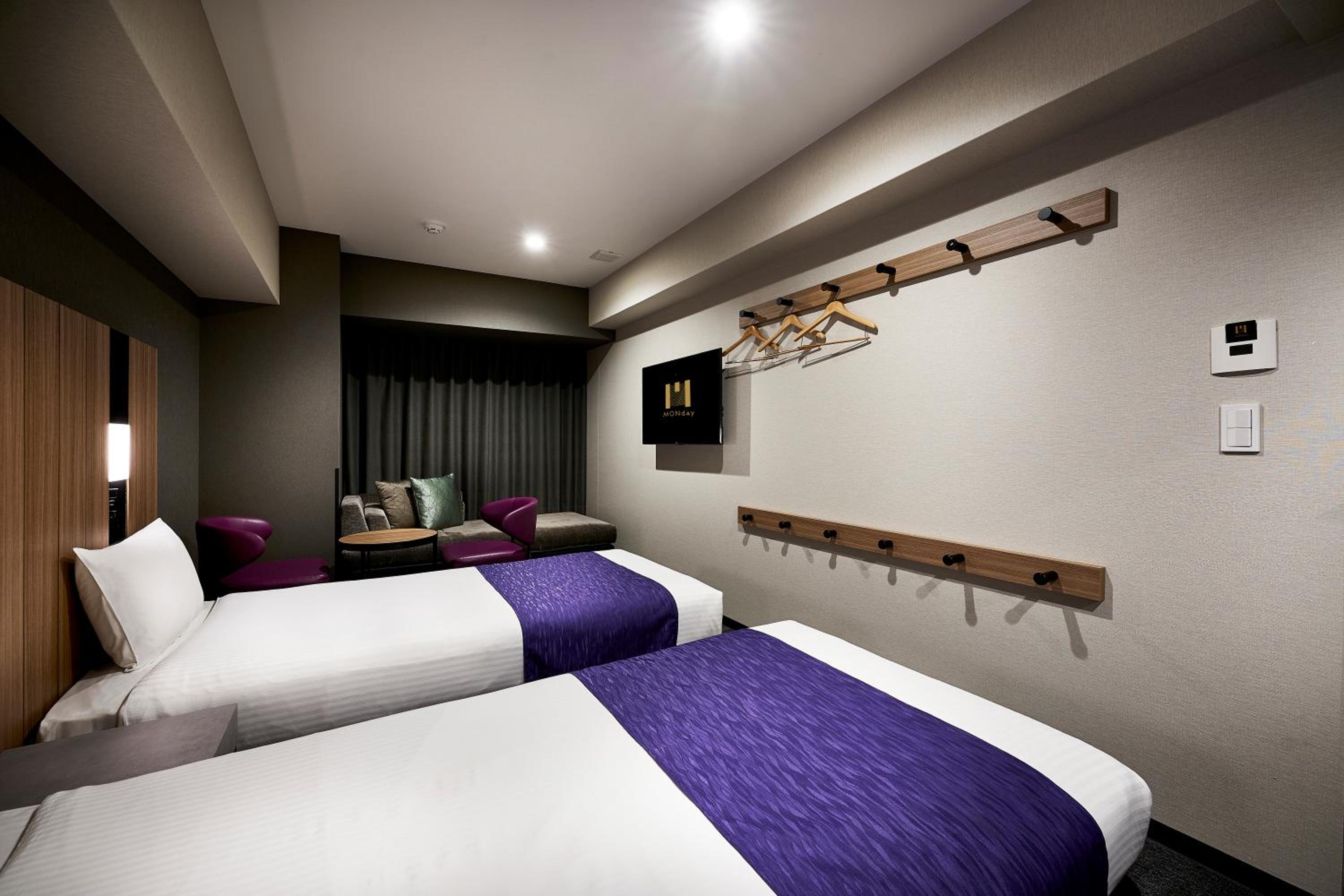 Deluxe Twin Room with Sofa bed - Photo 4