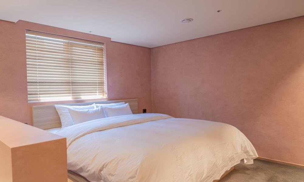 Suite - Photo 15