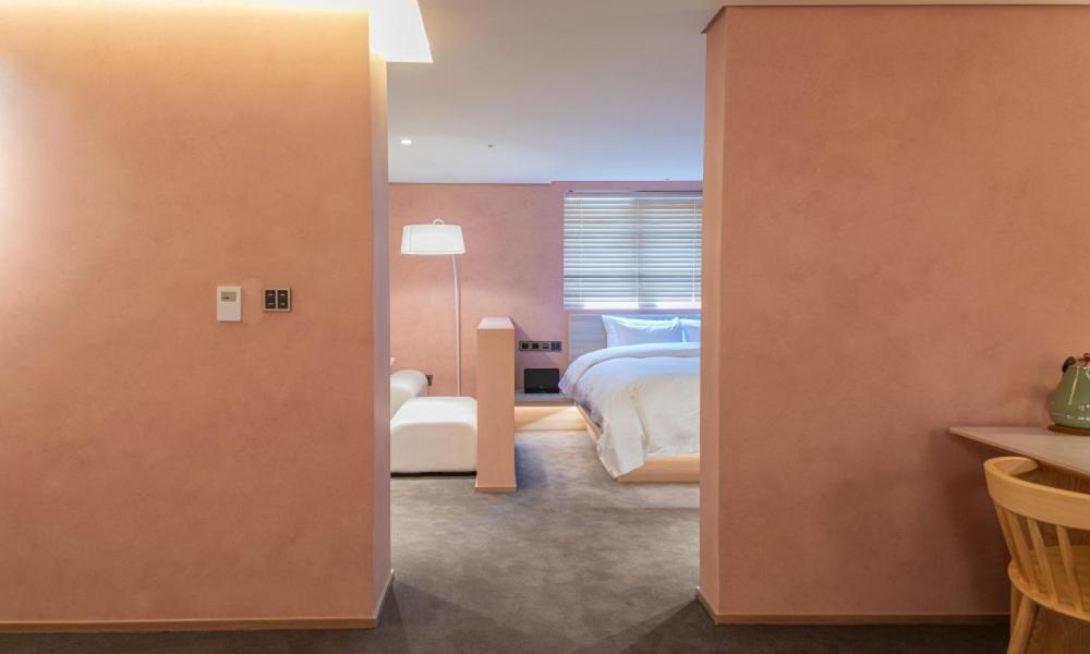 Suite - Photo 12
