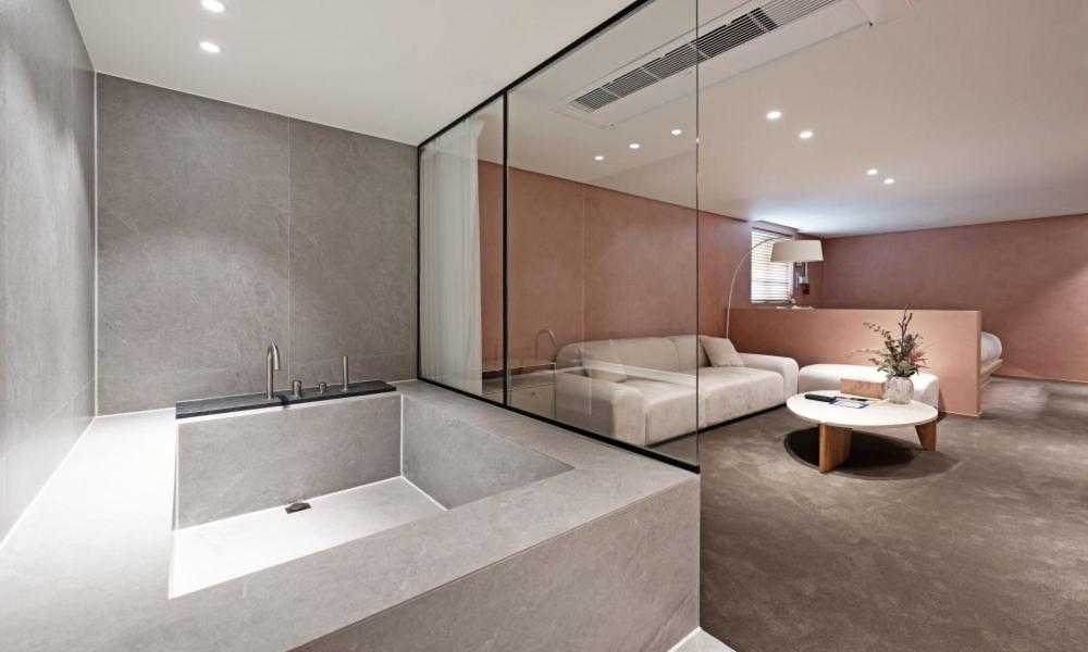 Suite - Photo 2