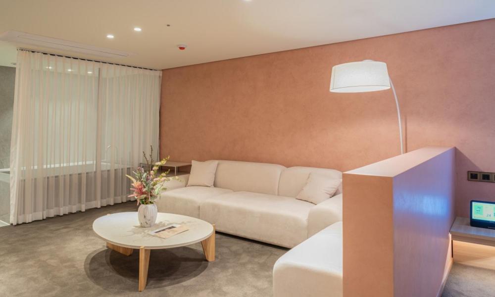 Suite - Photo 13