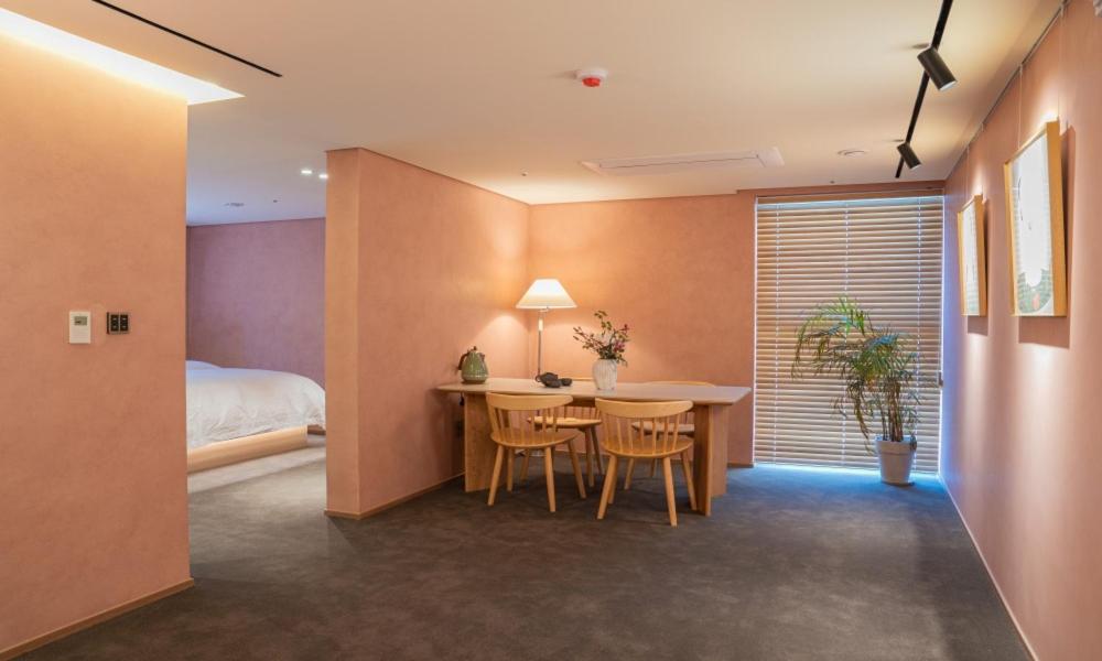 Suite - Photo 9