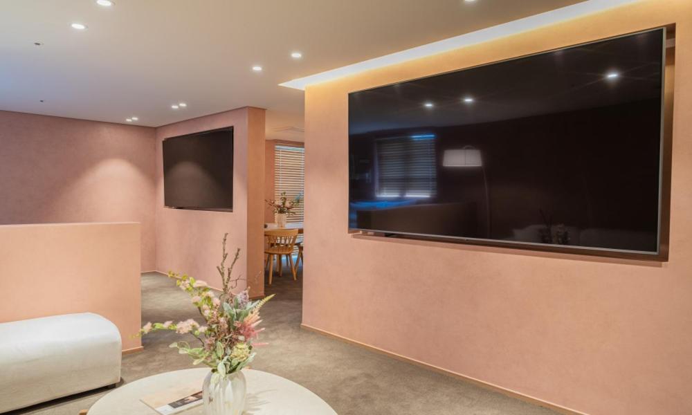 Suite - Photo 14