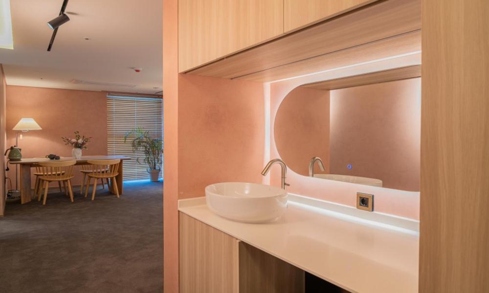 Suite - Photo 22