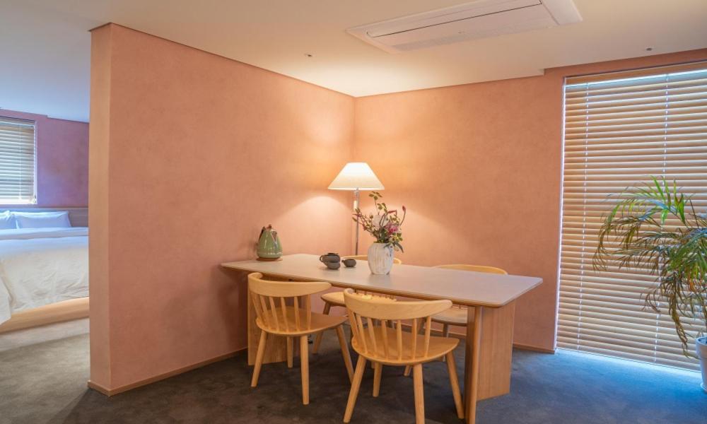 Suite - Photo 10