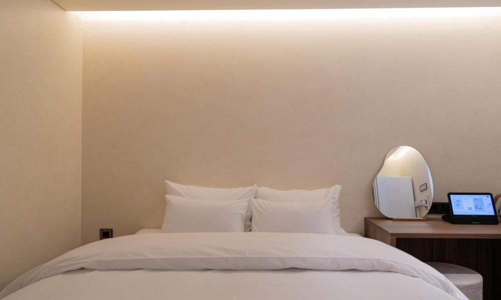 Standard King Room - Photo 8