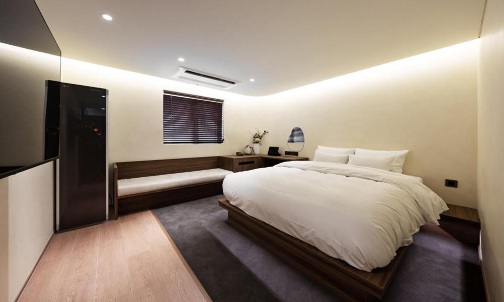 Standard King Room - Photo 1