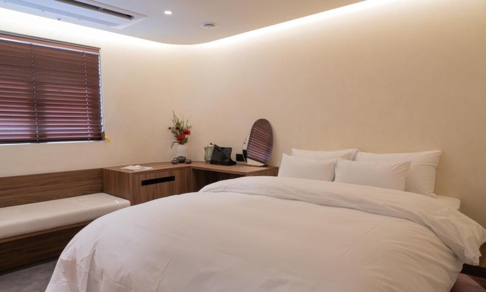 Standard King Room - Photo 3