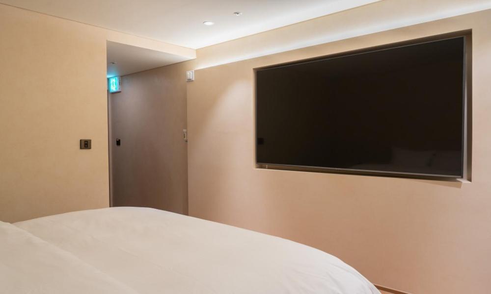 Deluxe King Room - Photo 4