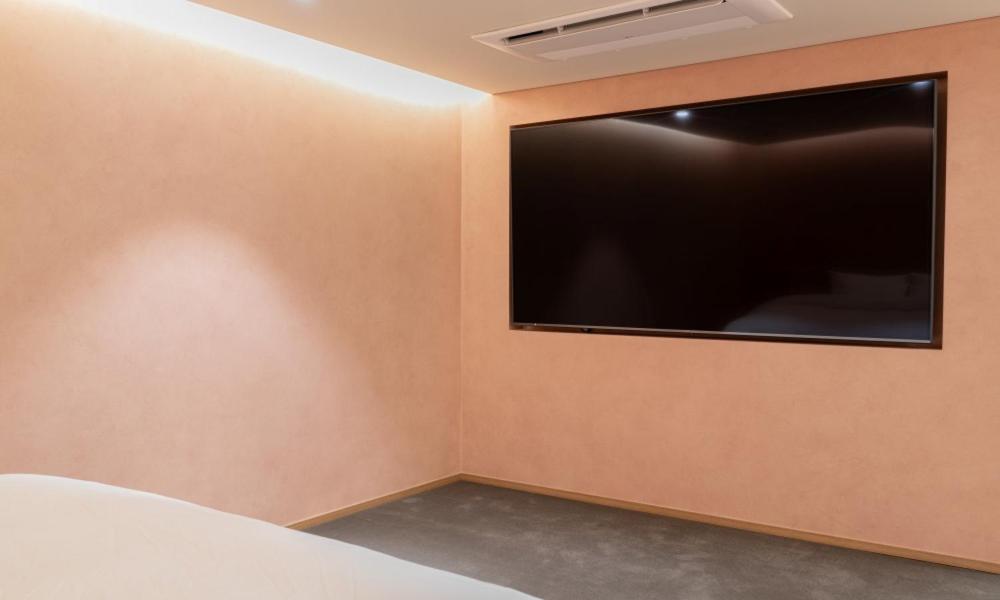 Premier King Room - Photo 8