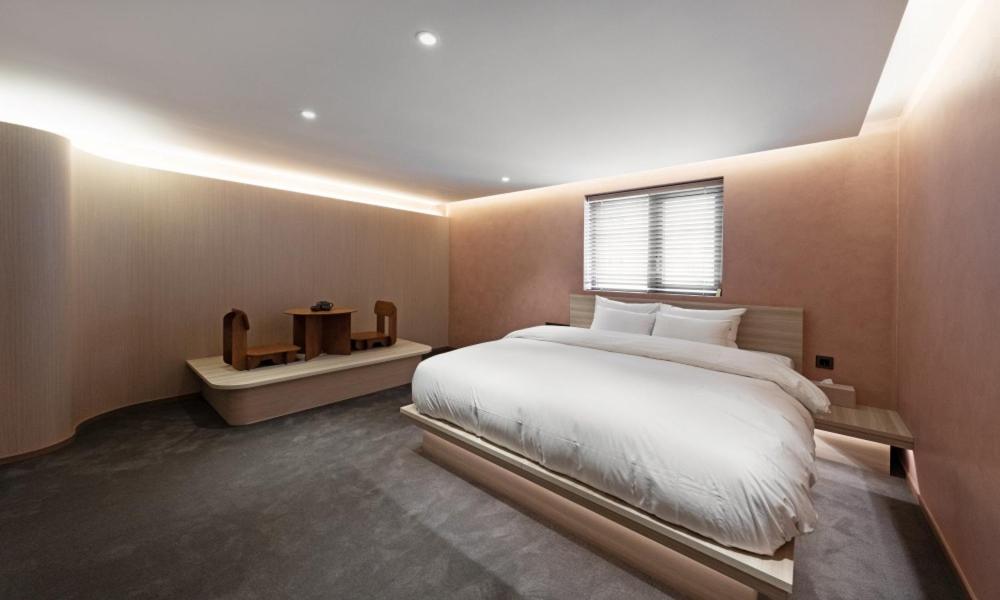 Premier King Room - Photo 1