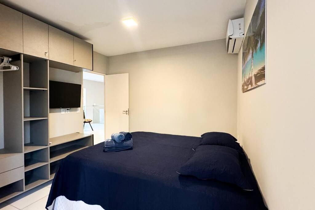 Five-Bedroom House photo 2