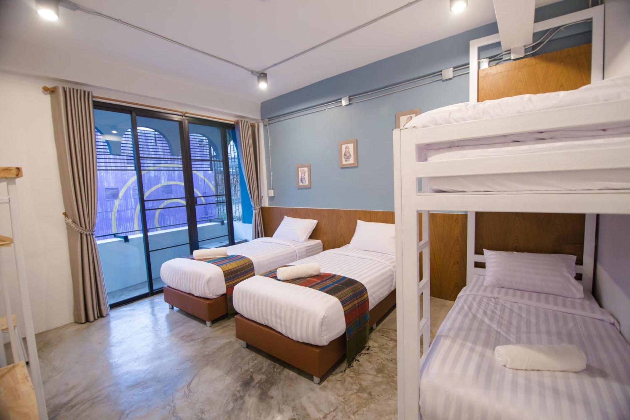 Quadruple Room with Balcony - Photo 1