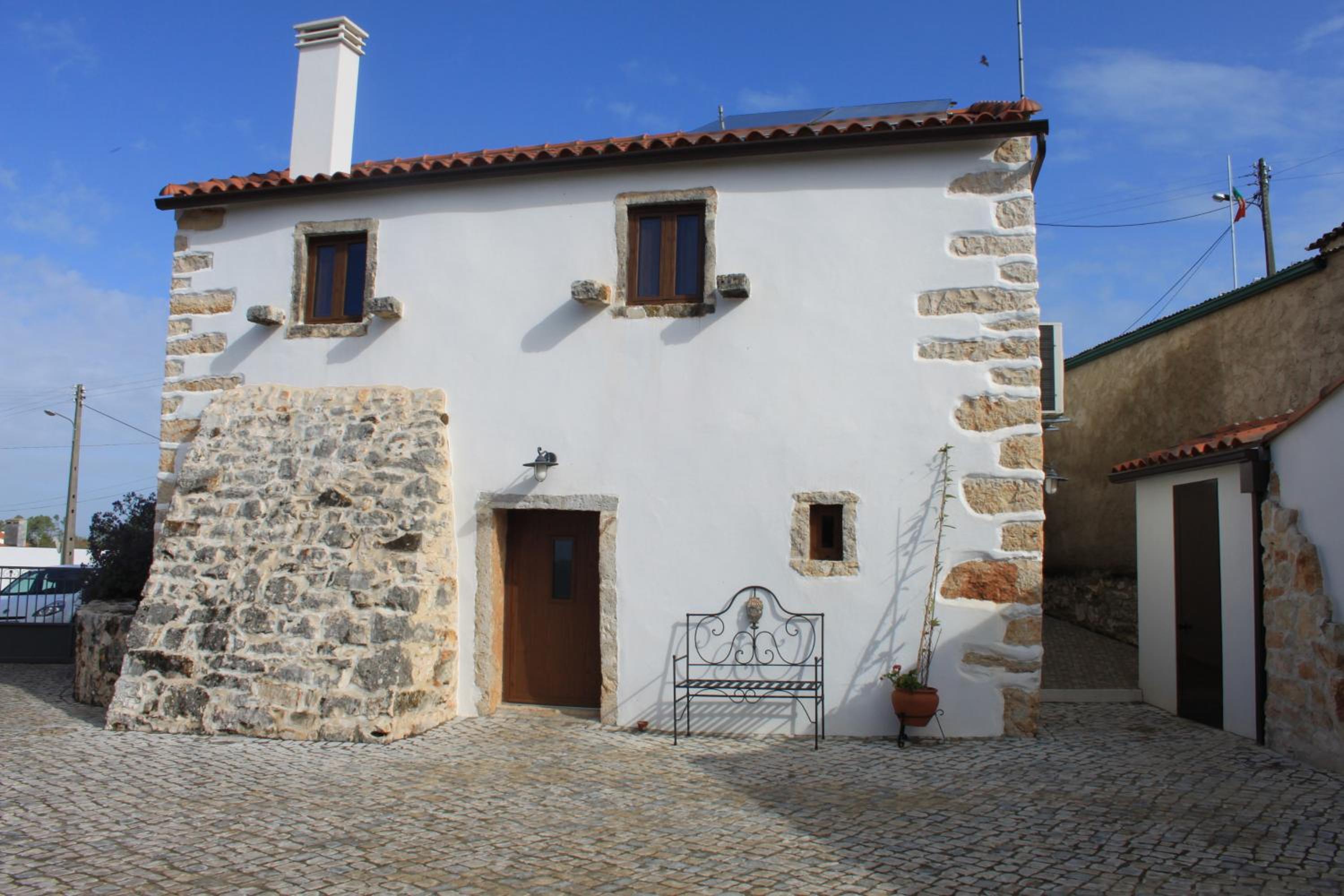 Two-Bedroom House - Photo 3