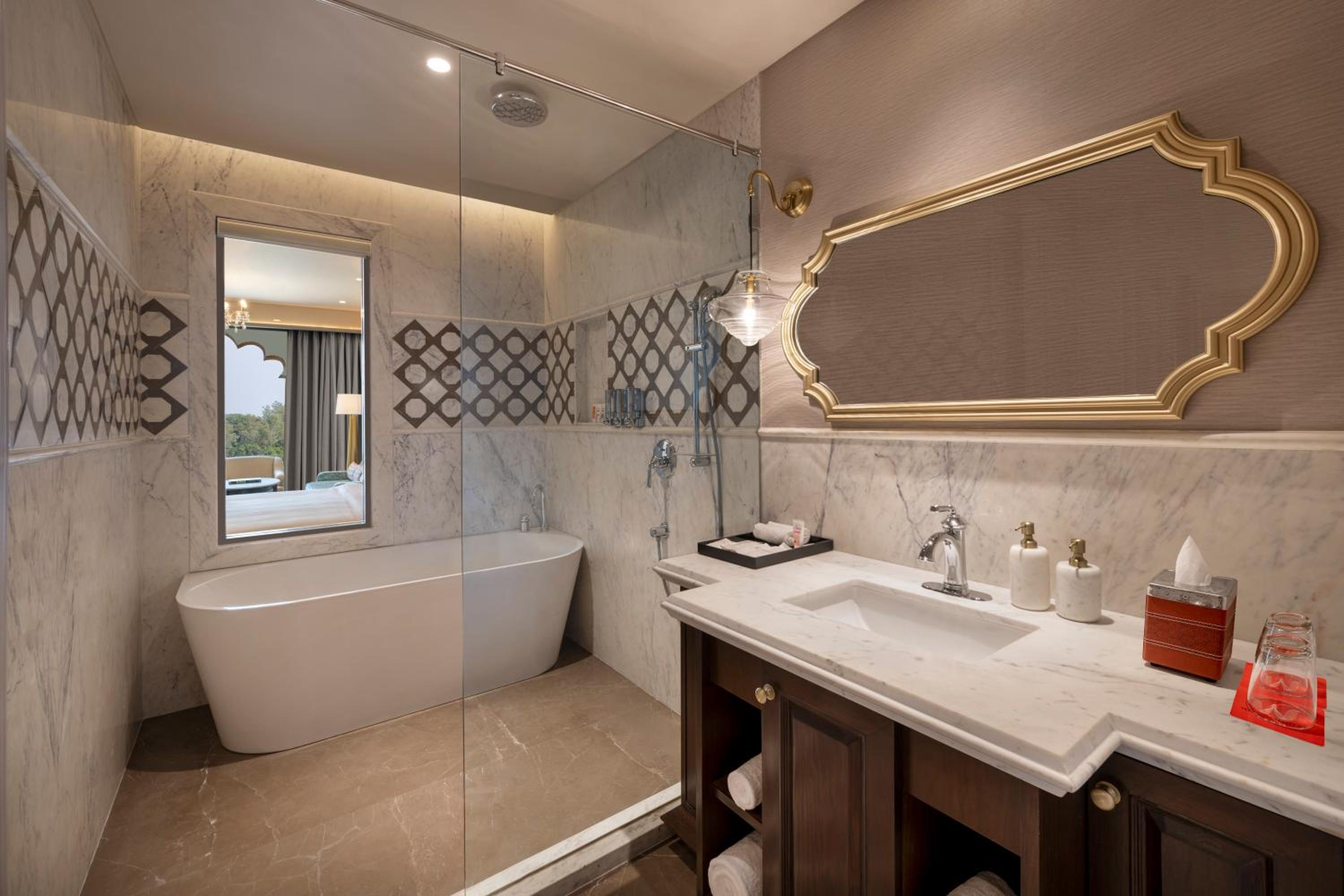 Suite - Photo 2