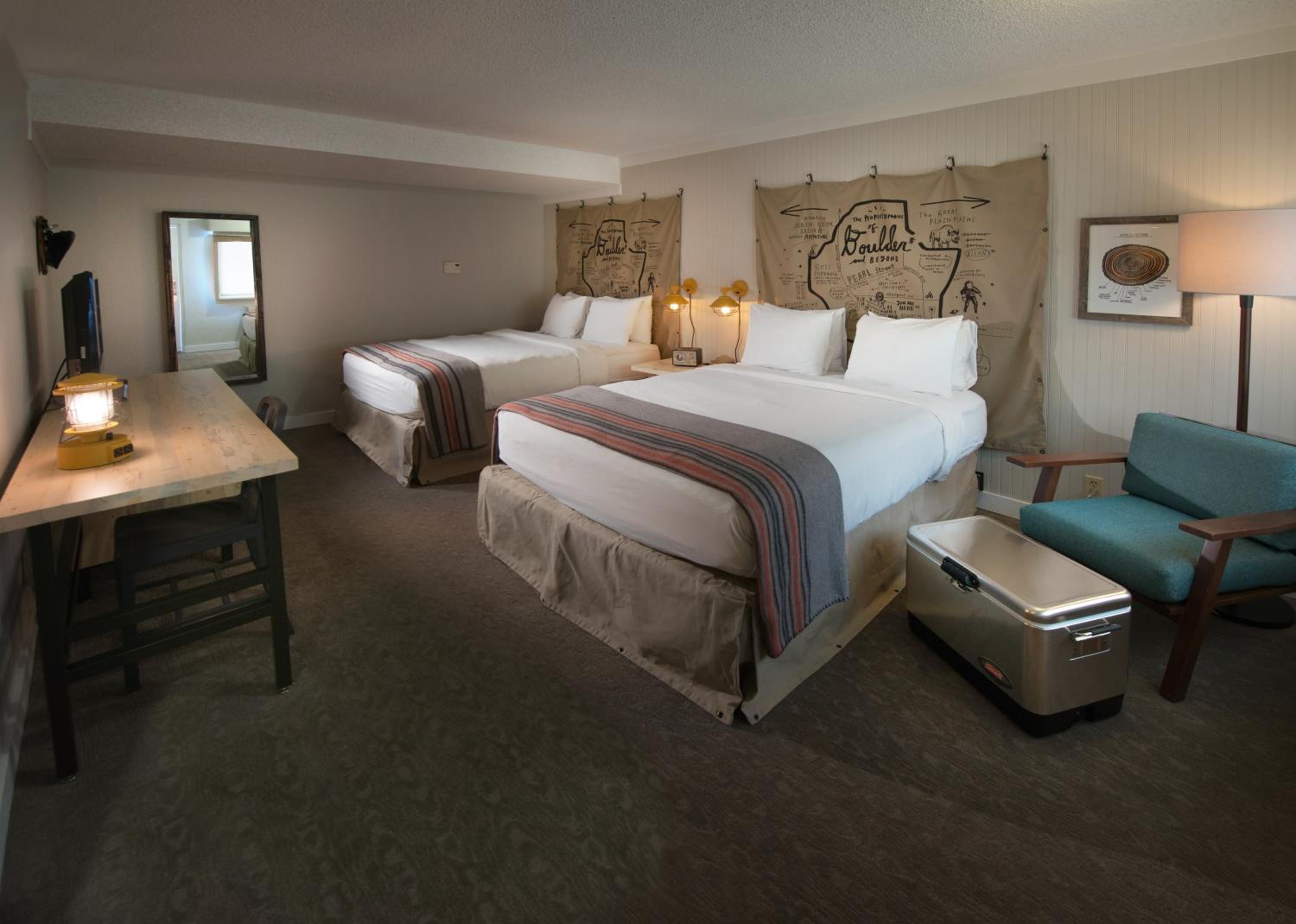Queen Room with Two Queen Beds - Non-Smoking - Photo 5