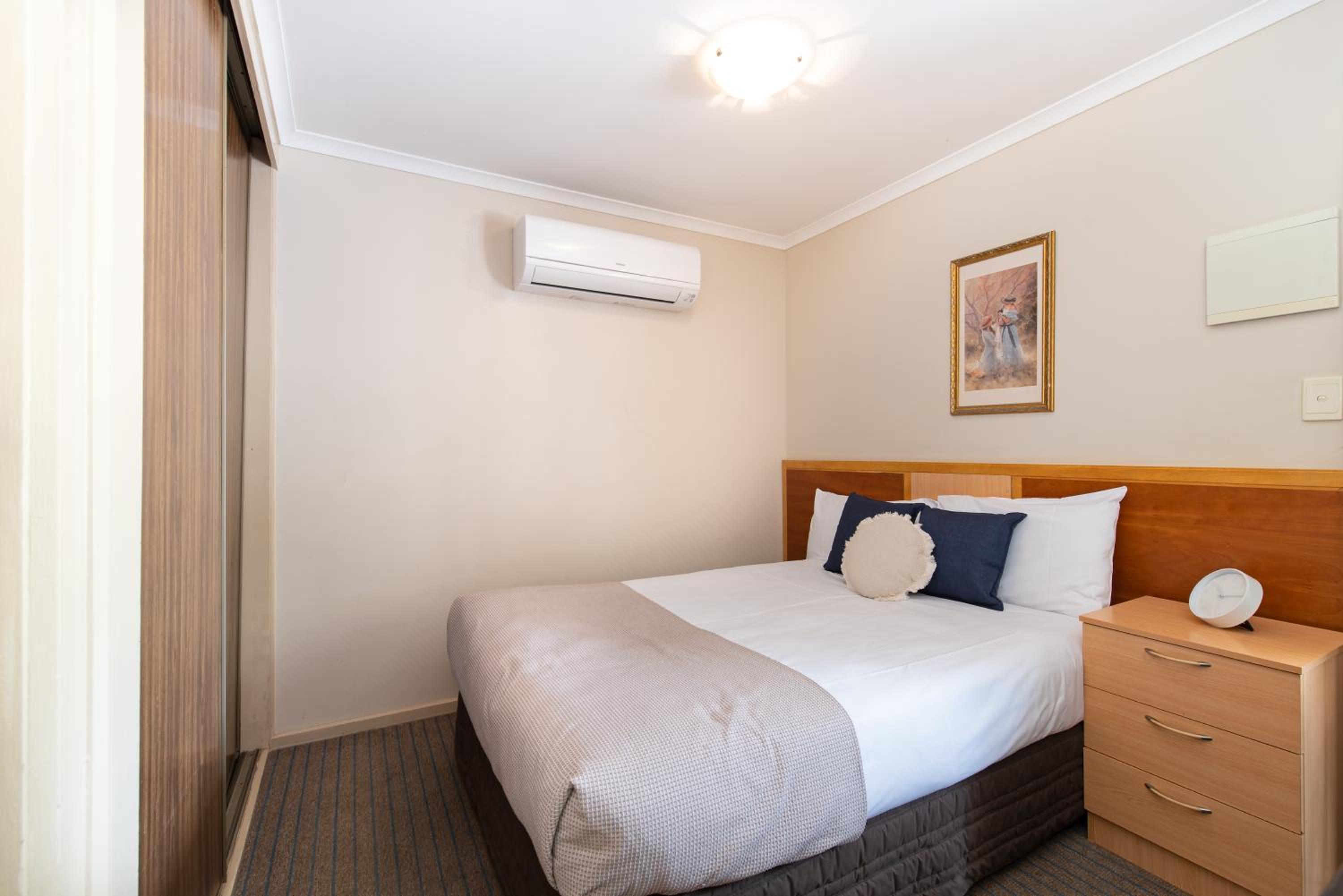 Deluxe Family Suite - Photo 2