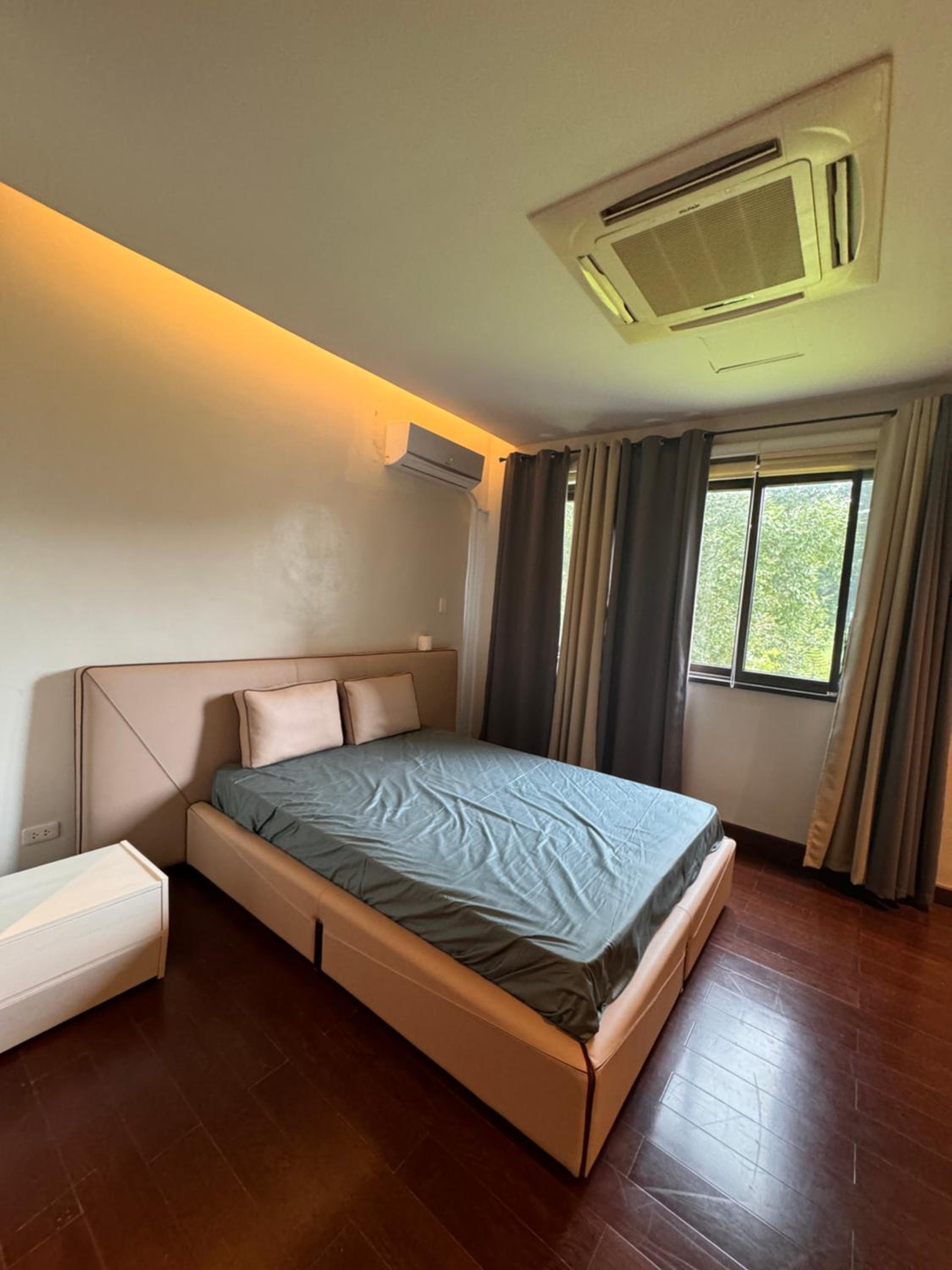 Villa photo 2