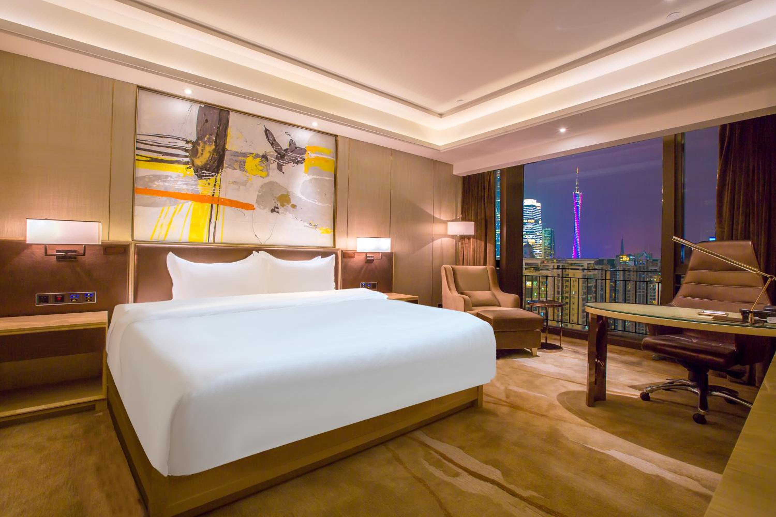 Vaperse Tower View Room (King Bed)