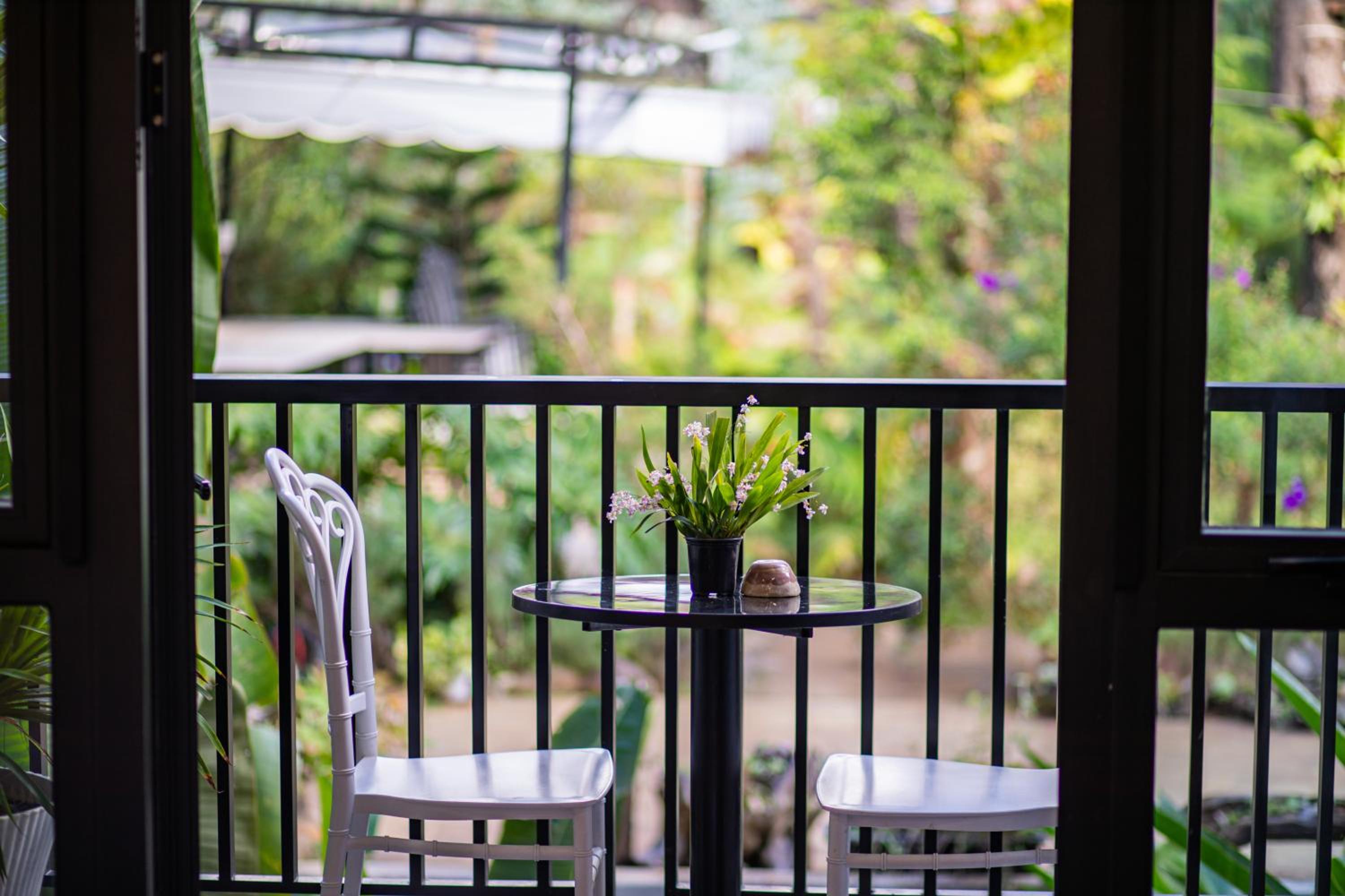 King Room with Balcony - Photo 12