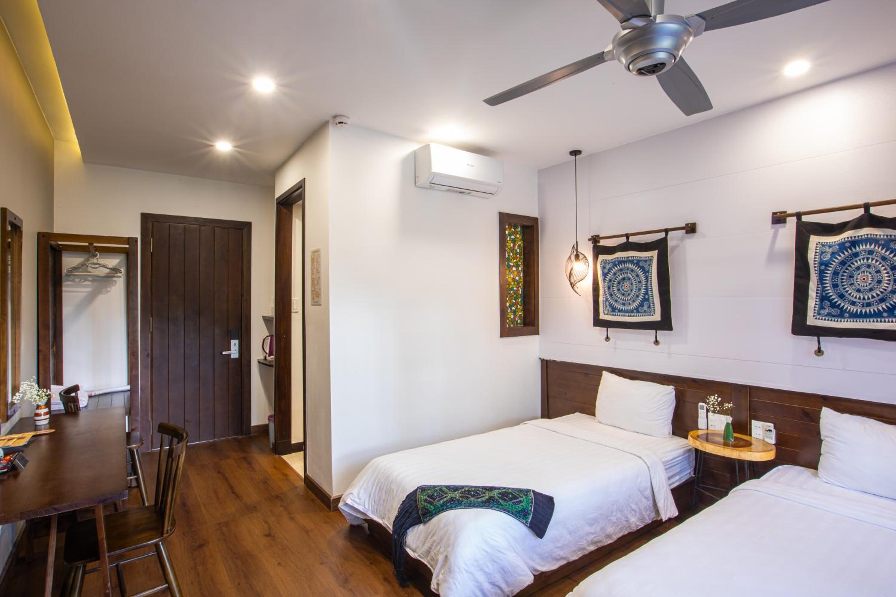 Twin Room with Balcony - Photo 3
