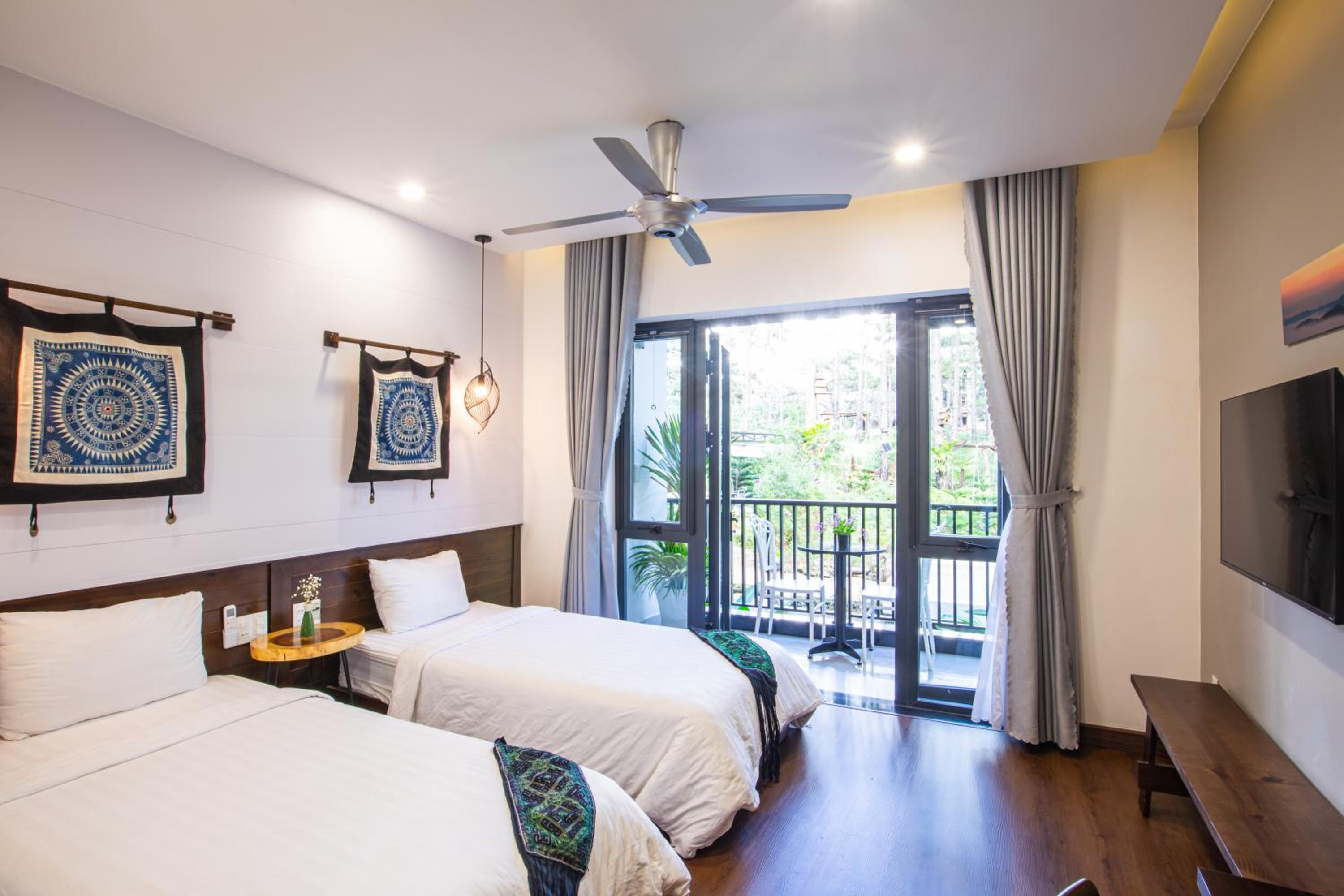 Twin Room with Balcony - Photo 4