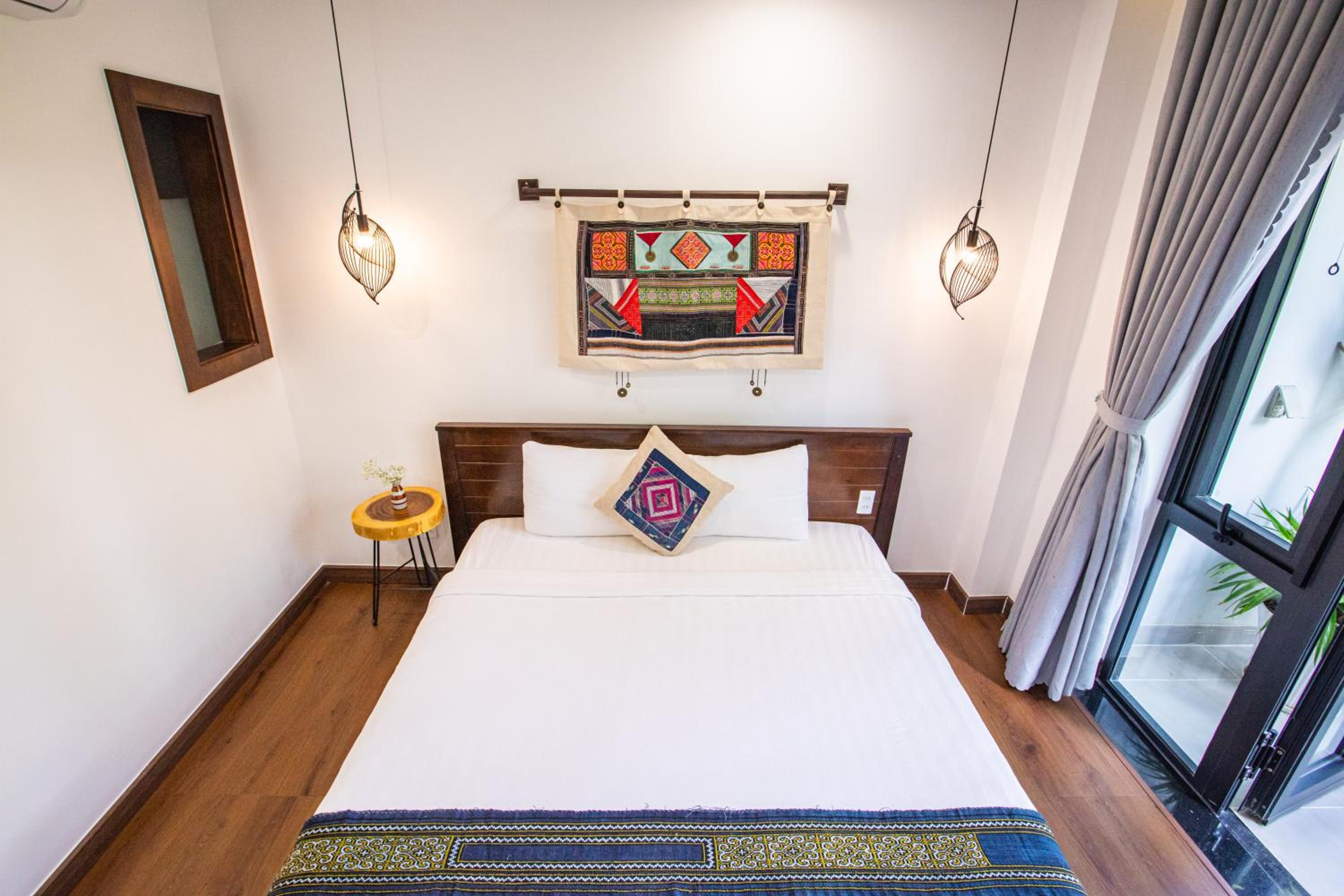 King Room with Balcony - Photo 2