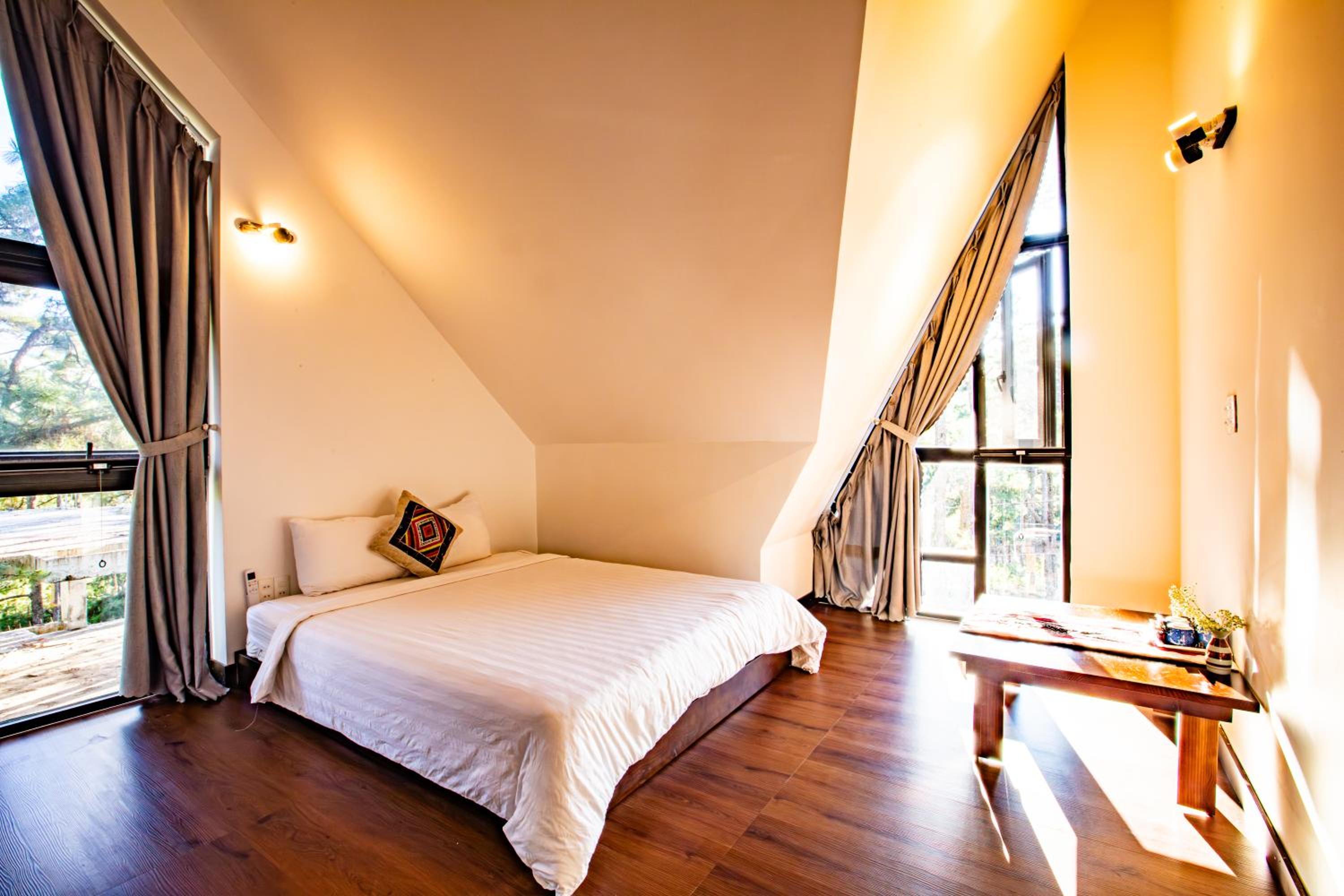 Quadruple Room with Balcony - Photo 14