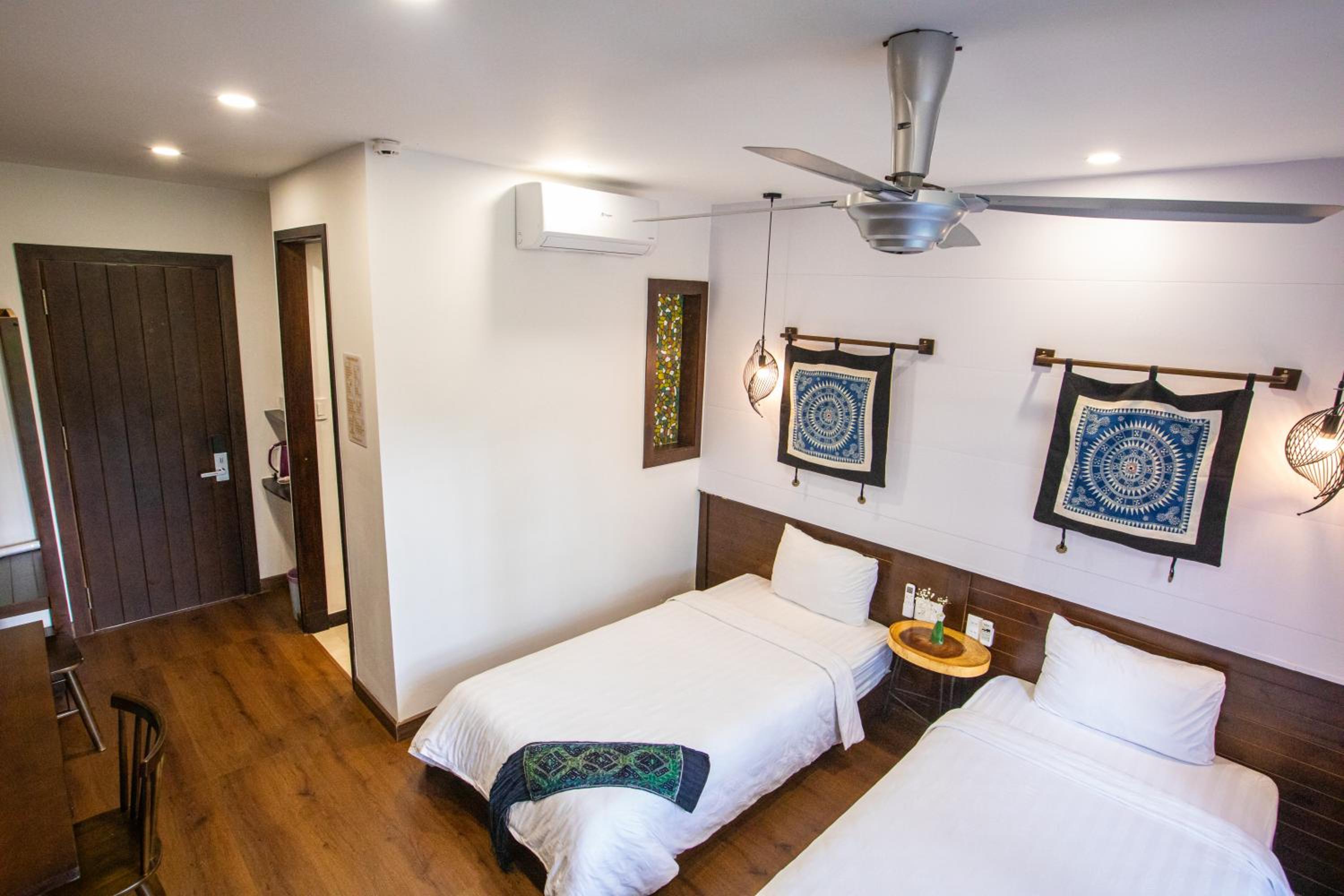 Twin Room with Balcony - Photo 7