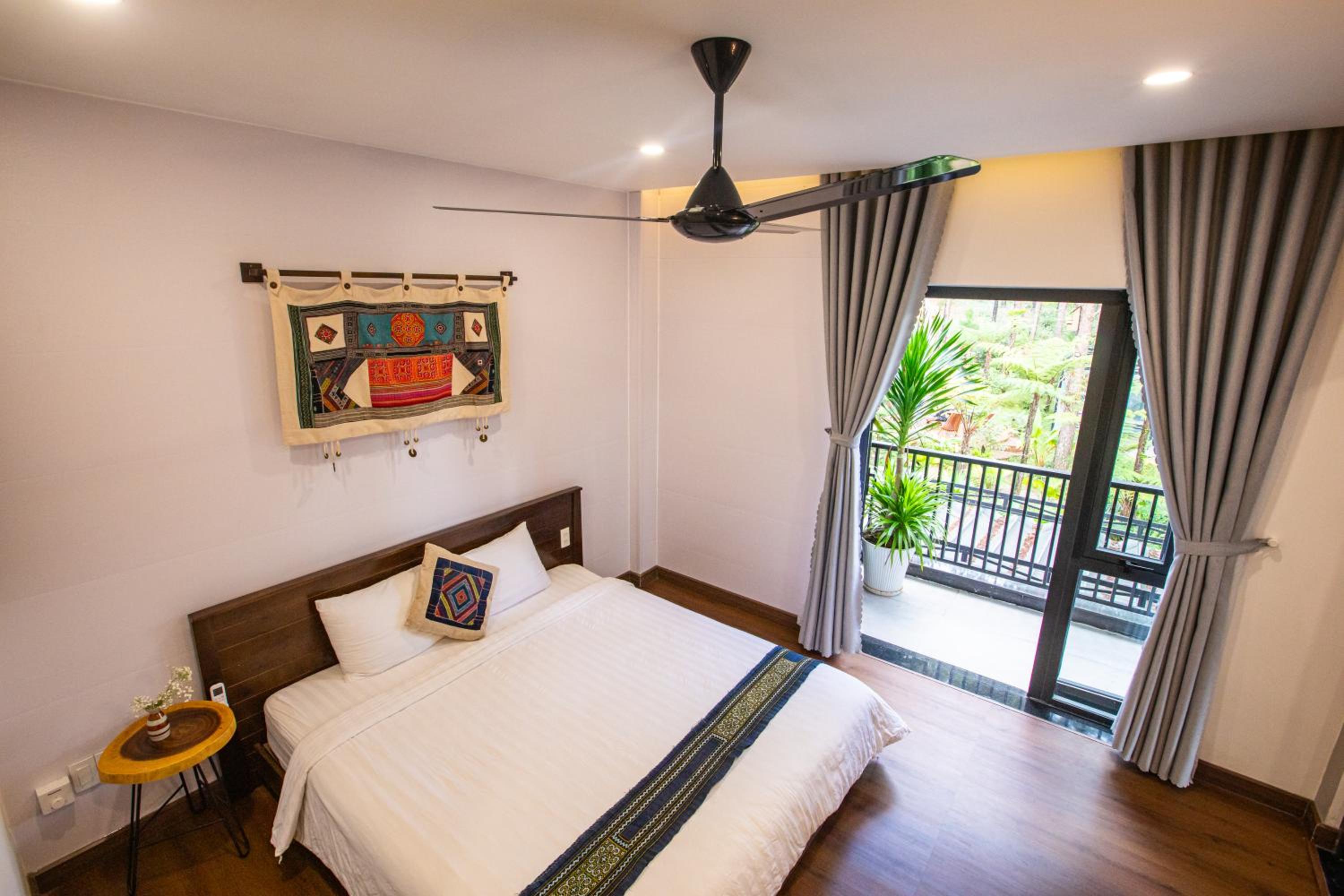 Quadruple Room with Balcony - Photo 6